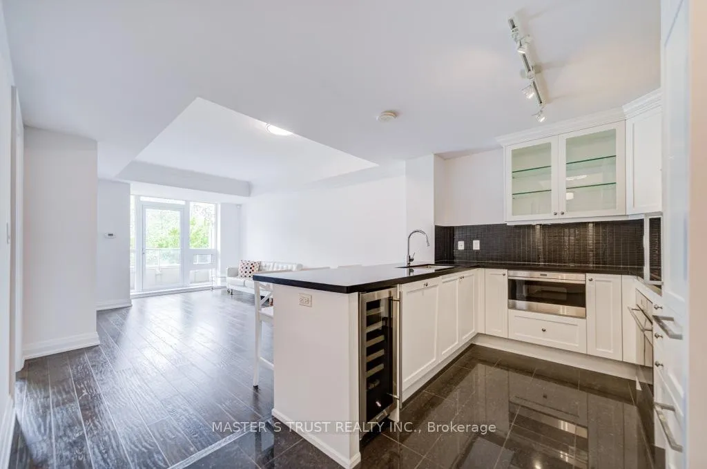 Photo 9 of Unit 307, 15 Stollery Pond Crescent, Markham, Devil's Elbow — HOMEH