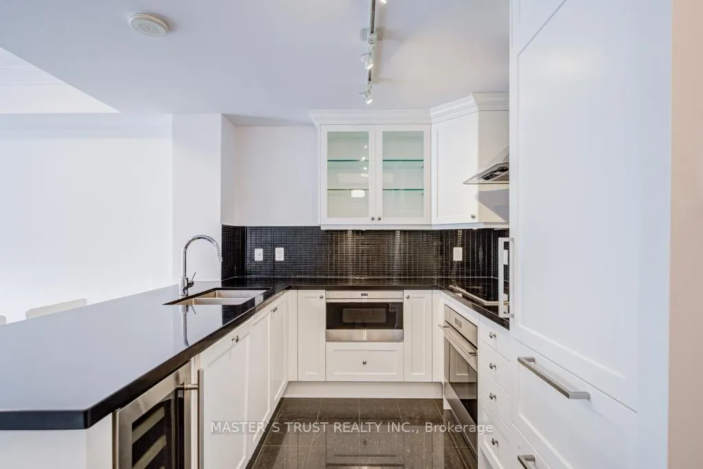 Photo 10 of Unit 307, 15 Stollery Pond Crescent, Markham, Devil's Elbow — HOMEH
