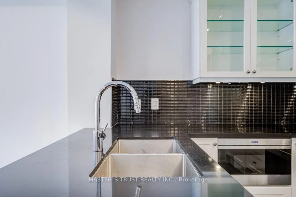 Photo 15 of Unit 307, 15 Stollery Pond Crescent, Markham, Devil's Elbow — HOMEH