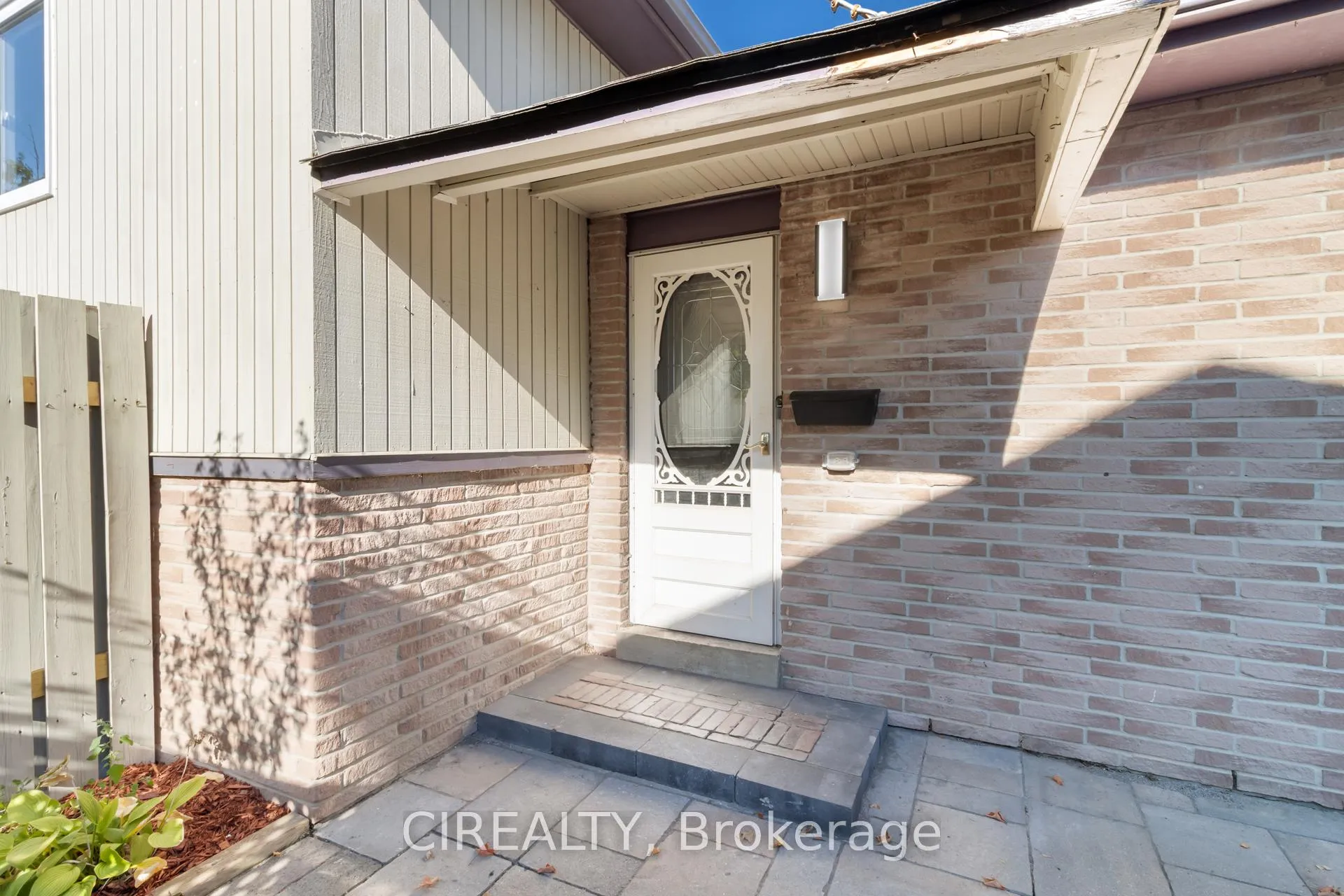 Photo 8 of 53 Christie Crescent, Barrie, Letitia Heights — HOMEH