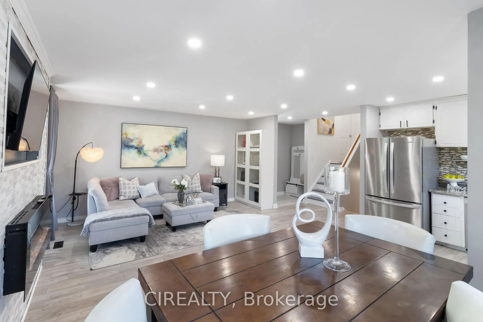 Photo 12 of 53 Christie Crescent, Barrie, Letitia Heights — HOMEH