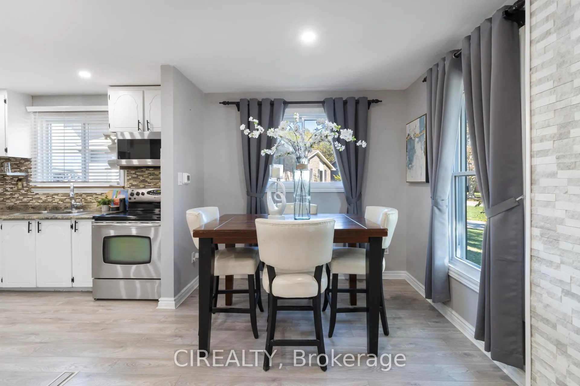 Photo 13 of 53 Christie Crescent, Barrie, Letitia Heights — HOMEH