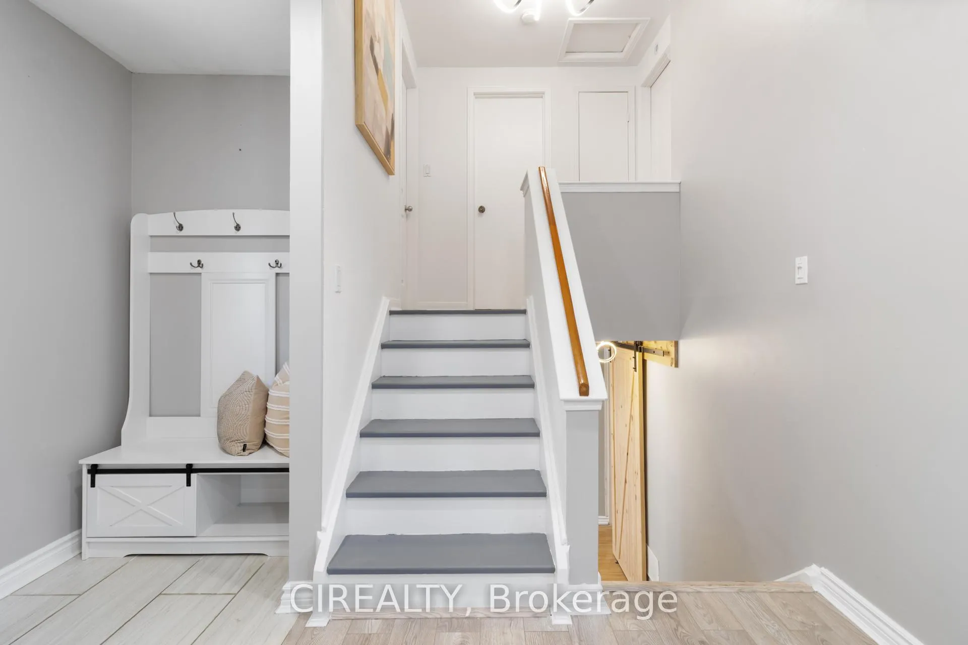 Photo 14 of 53 Christie Crescent, Barrie, Letitia Heights — HOMEH