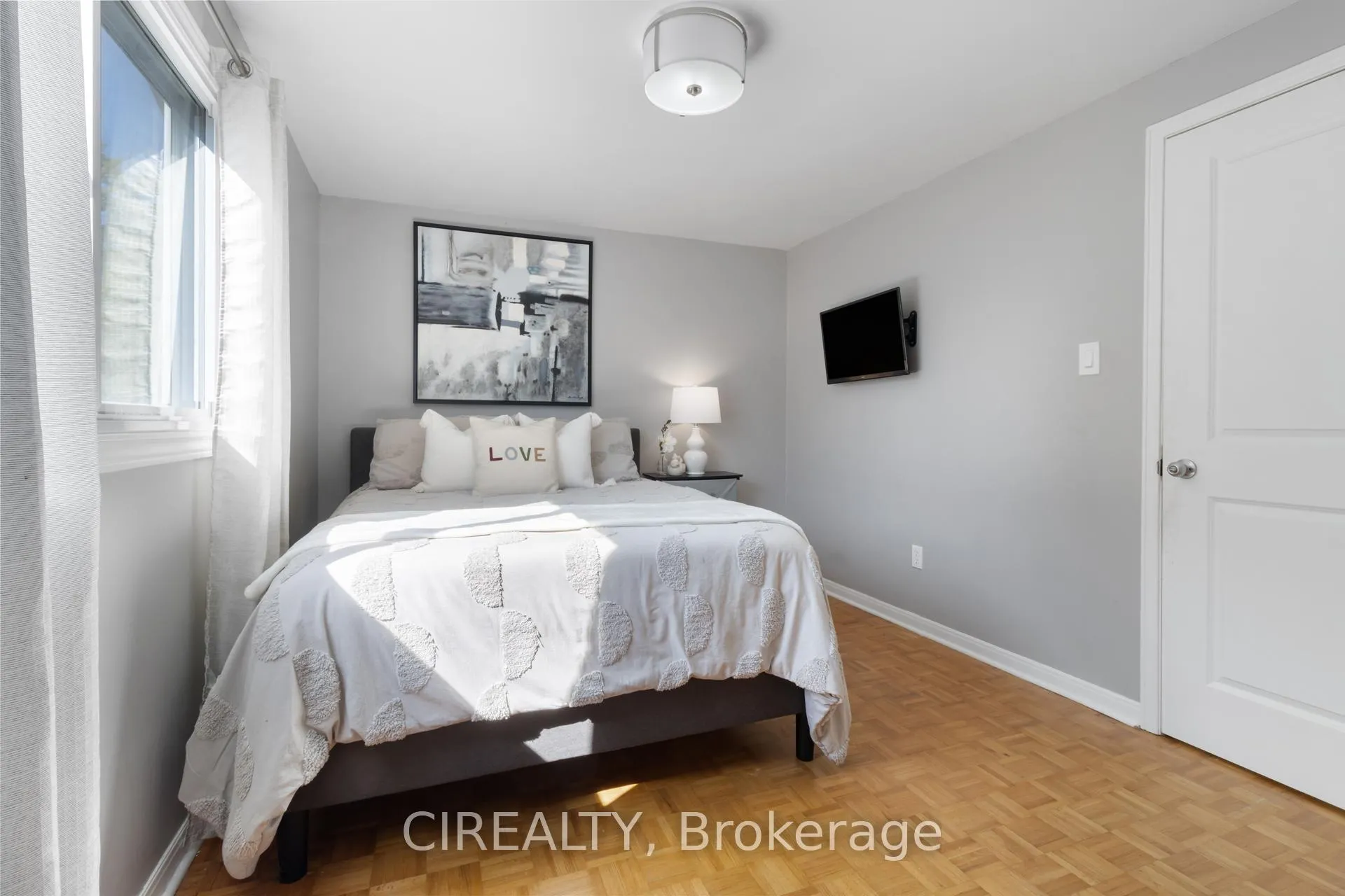 Photo 17 of 53 Christie Crescent, Barrie, Letitia Heights — HOMEH