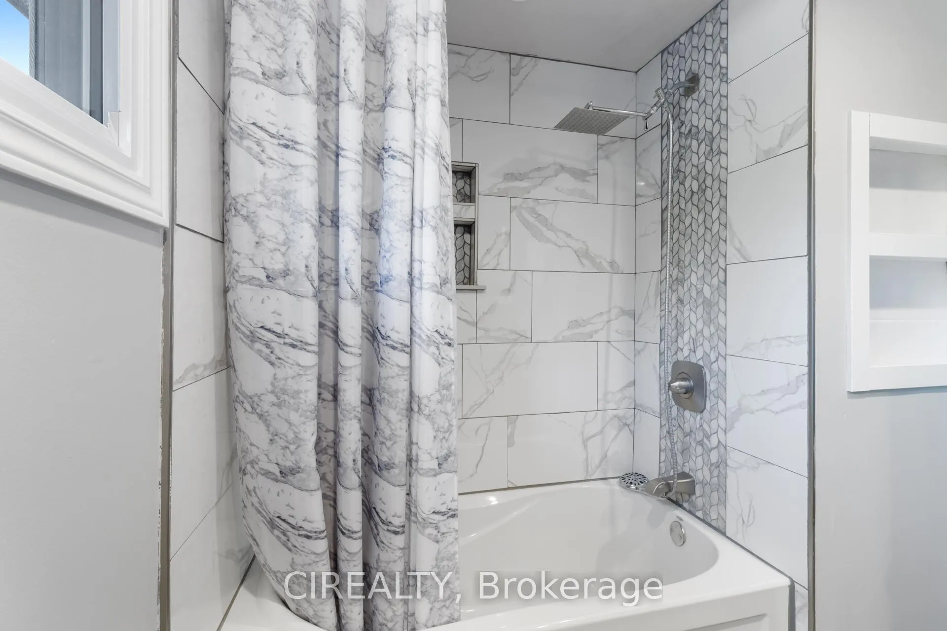 Photo 21 of 53 Christie Crescent, Barrie, Letitia Heights — HOMEH