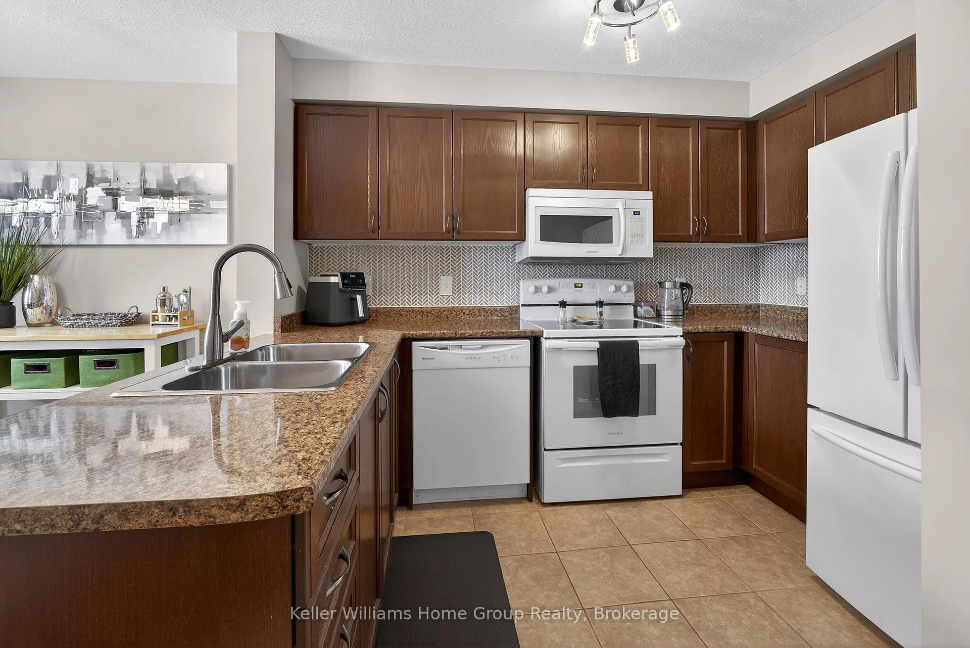 Photo 10 of 612A Woodlawn Road E, Guelph, Victoria North — HOMEH