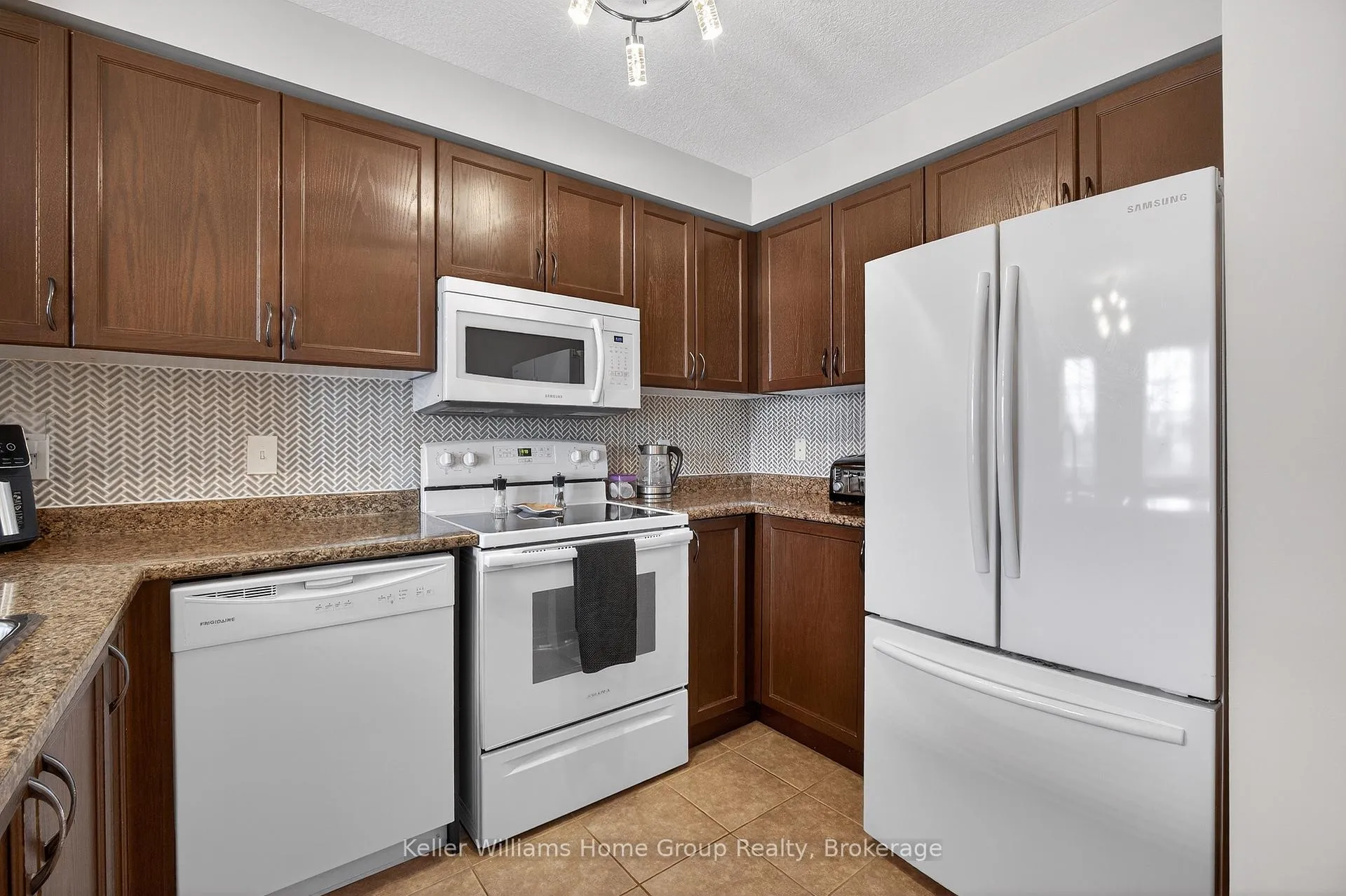 Photo 11 of 612A Woodlawn Road E, Guelph, Victoria North — HOMEH