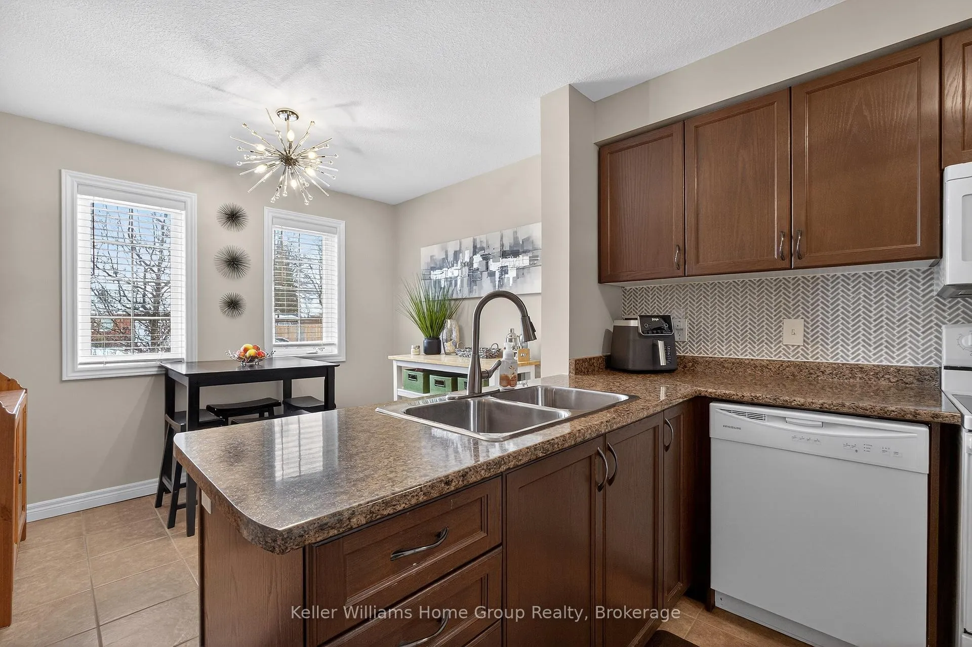 Photo 12 of 612A Woodlawn Road E, Guelph, Victoria North — HOMEH