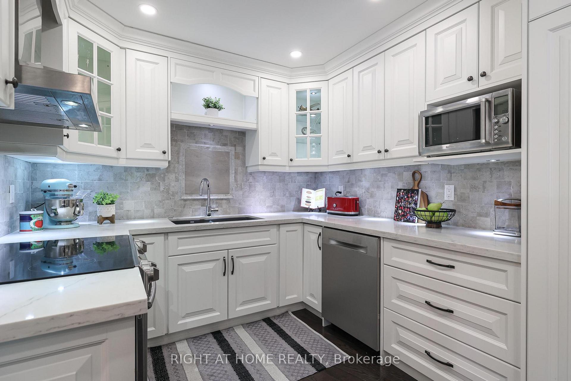 Photo 7 of Unit 308, 48 Porterfield Crescent, Markham, Aileen-Willowbrook — HOMEH