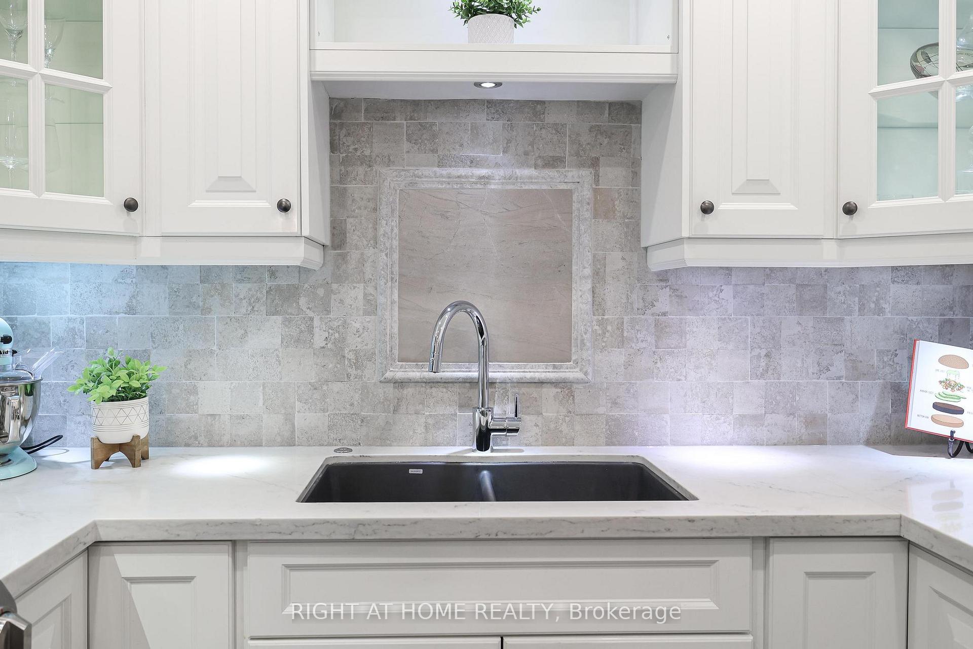 Photo 9 of Unit 308, 48 Porterfield Crescent, Markham, Aileen-Willowbrook — HOMEH