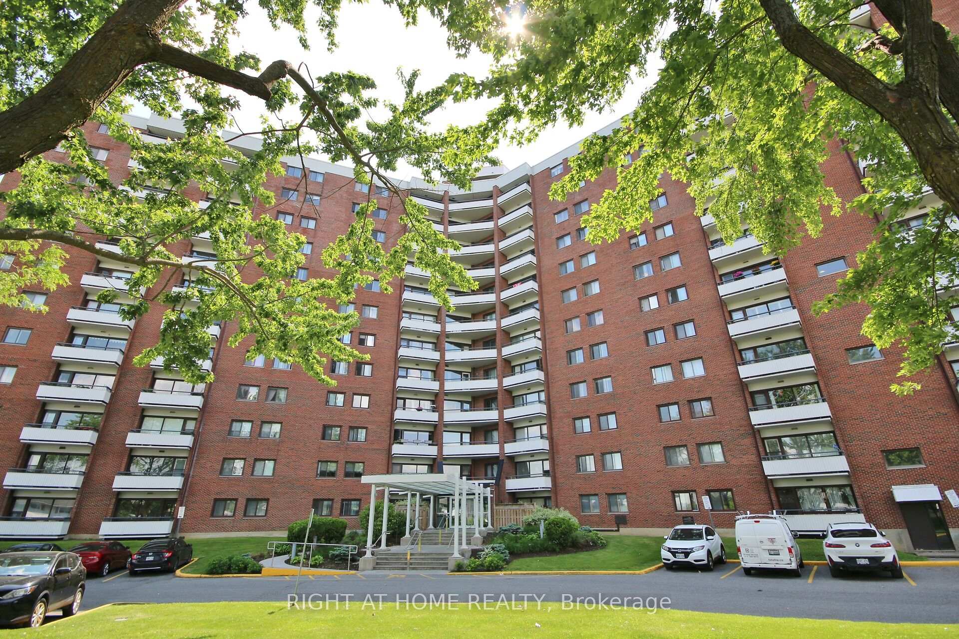 Photo 3 of Unit 321, 20 Chesterton Drive, Ottawa, Borden Farm/Stewart Farm/Carleton Heights/Parkwood Hills — HOMEH