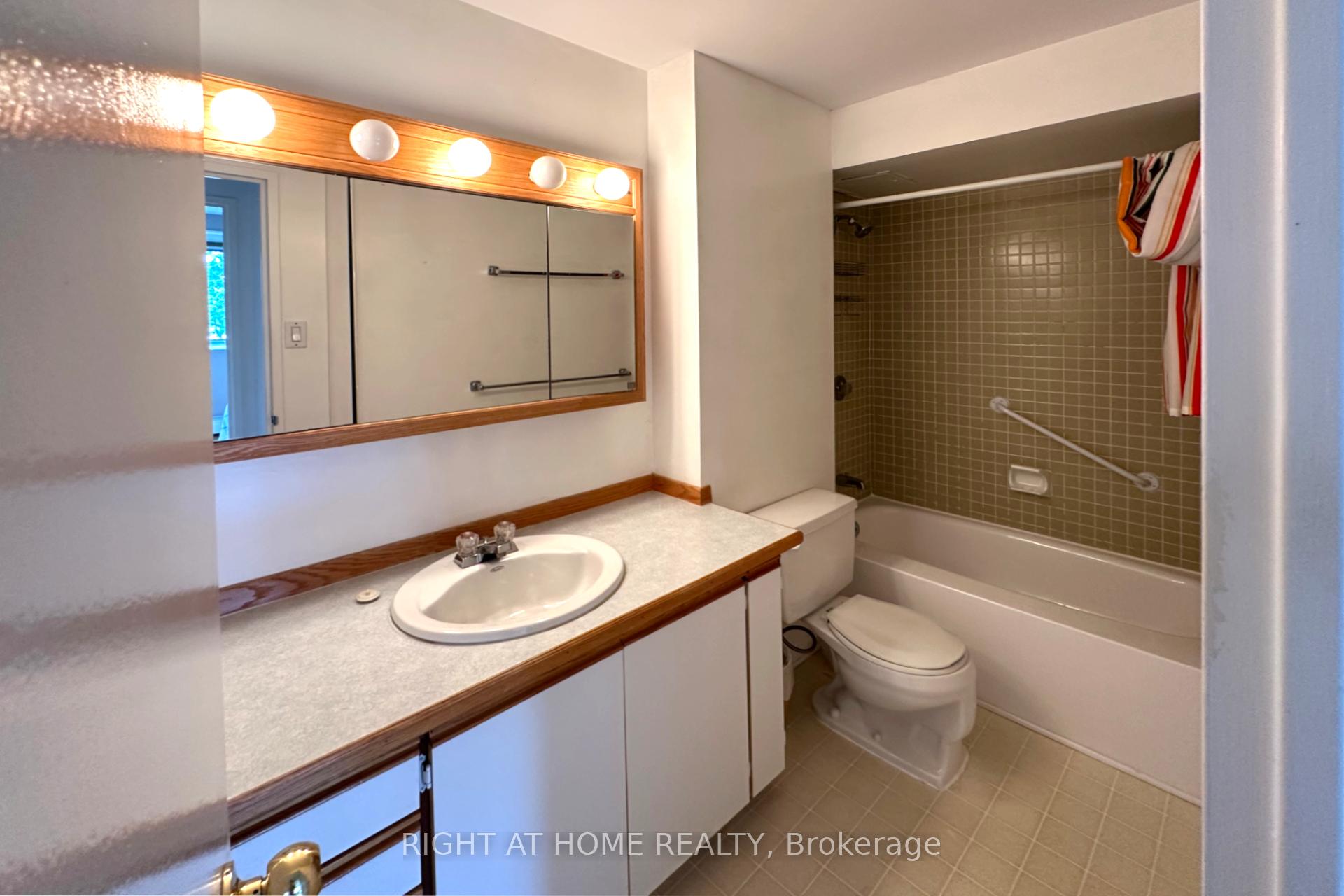 Photo 17 of Unit 321, 20 Chesterton Drive, Ottawa, Borden Farm/Stewart Farm/Carleton Heights/Parkwood Hills — HOMEH