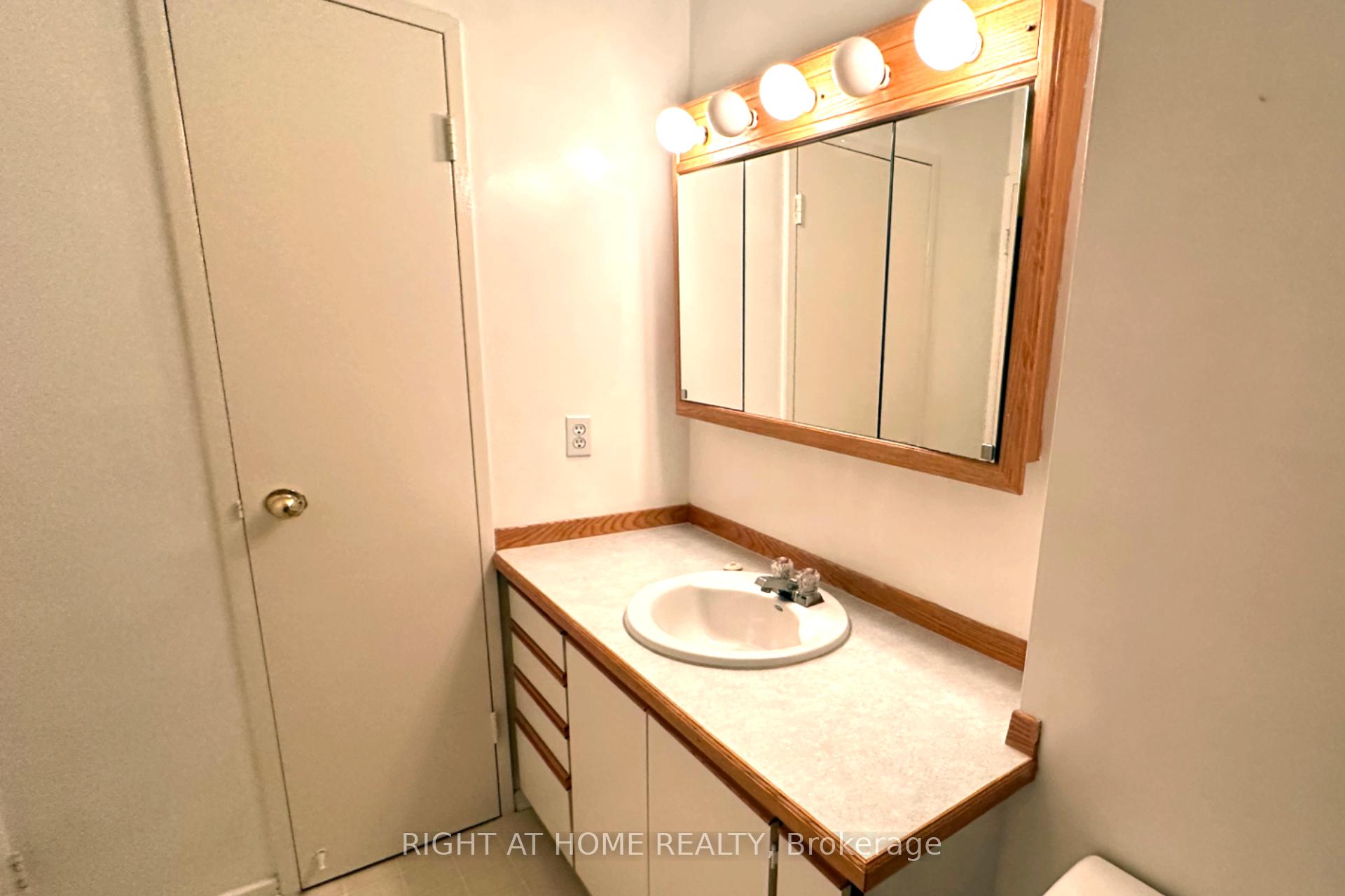 Photo 18 of Unit 321, 20 Chesterton Drive, Ottawa, Borden Farm/Stewart Farm/Carleton Heights/Parkwood Hills — HOMEH