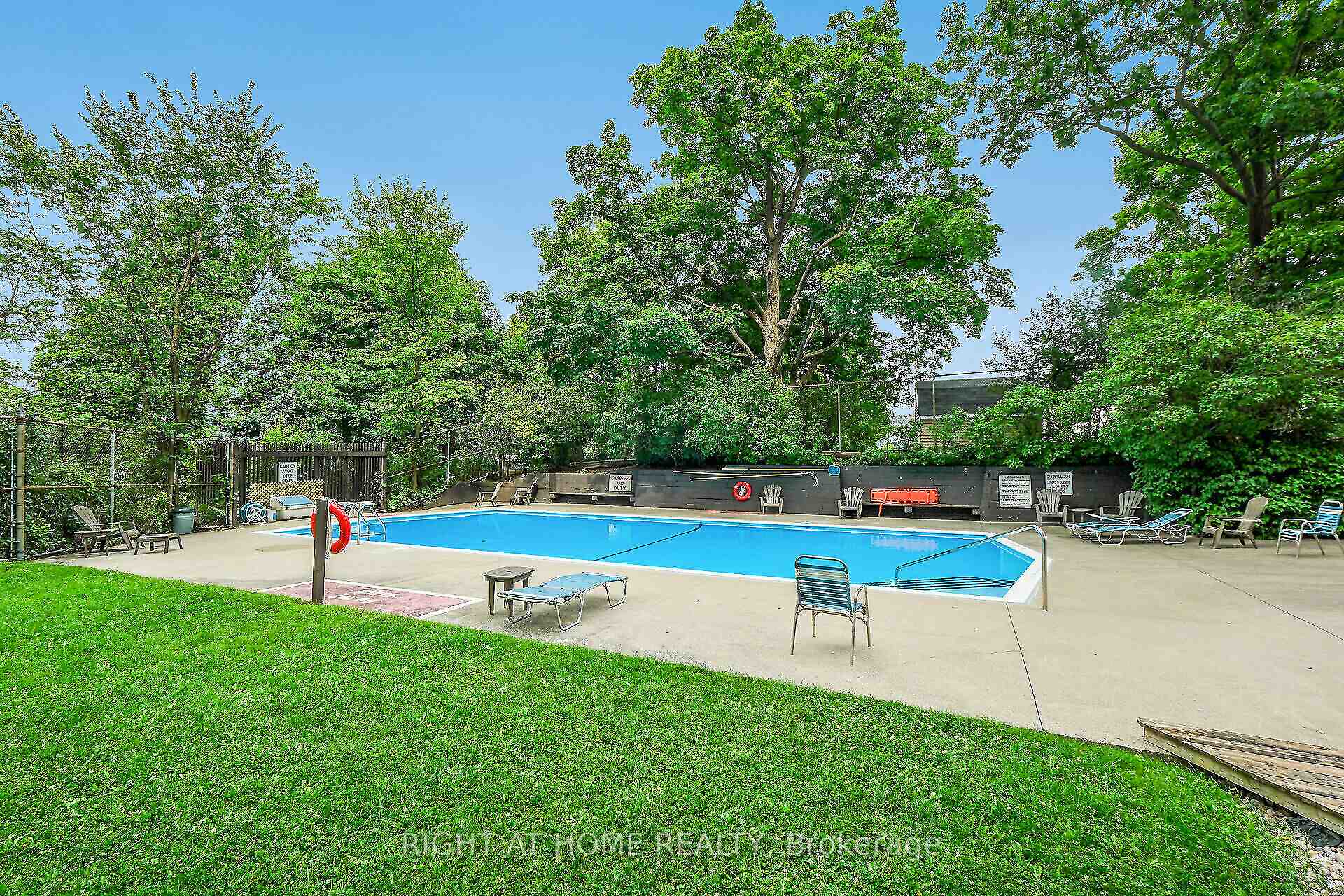 Photo 30 of Unit 321, 20 Chesterton Drive, Ottawa, Borden Farm/Stewart Farm/Carleton Heights/Parkwood Hills — HOMEH