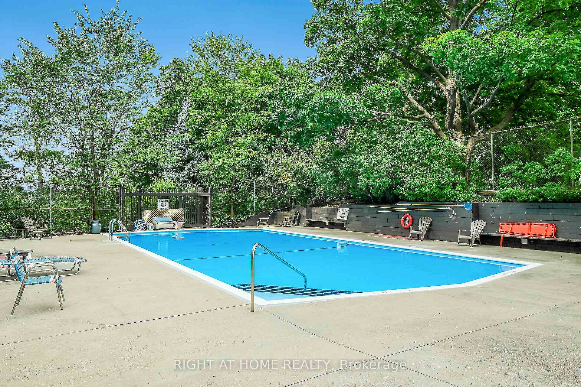 Photo 31 of Unit 321, 20 Chesterton Drive, Ottawa, Borden Farm/Stewart Farm/Carleton Heights/Parkwood Hills — HOMEH