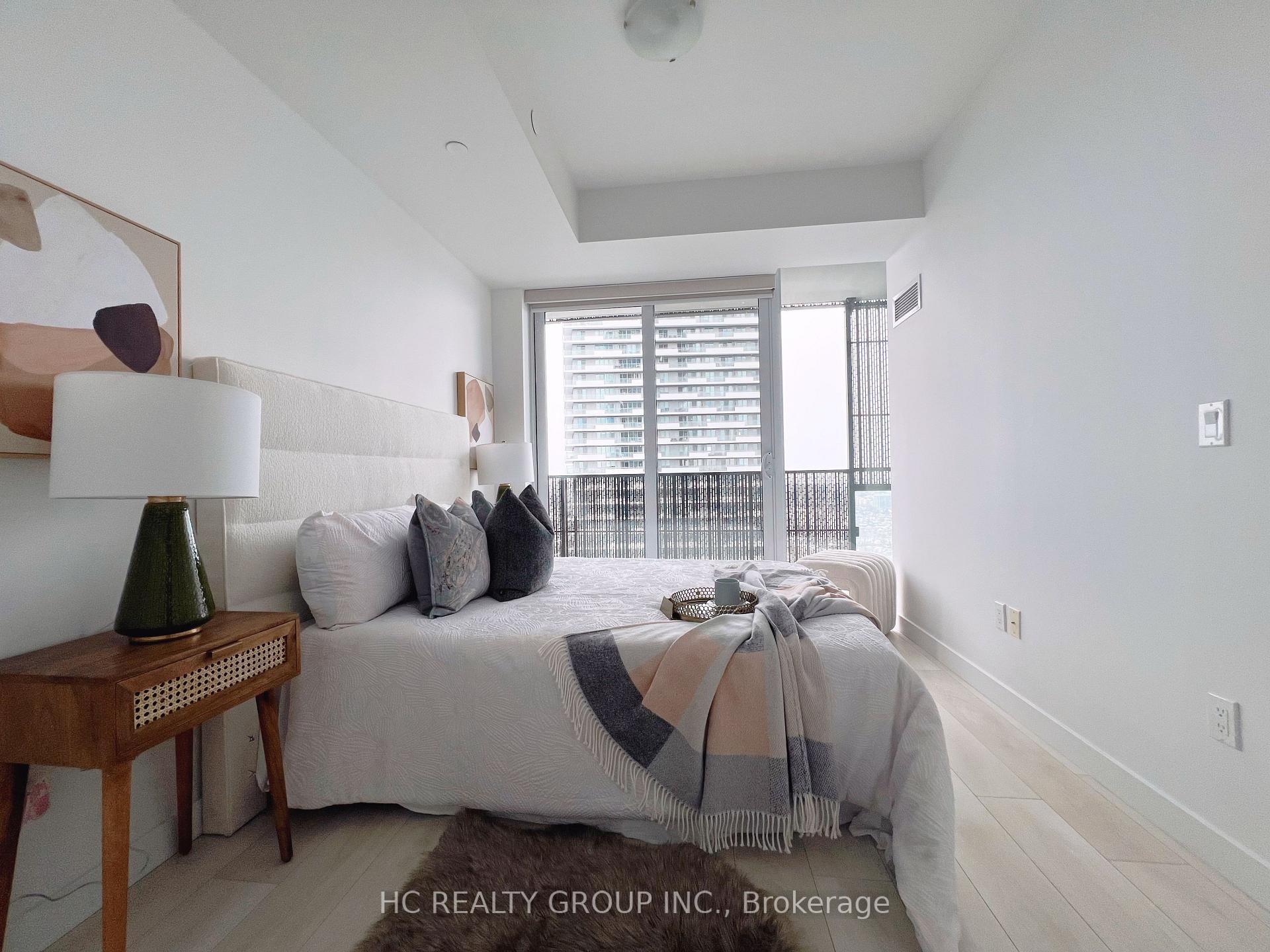 Photo 2 of Unit 3912, 8 Eglinton Avenue E, Toronto, Mount Pleasant West — HOMEH