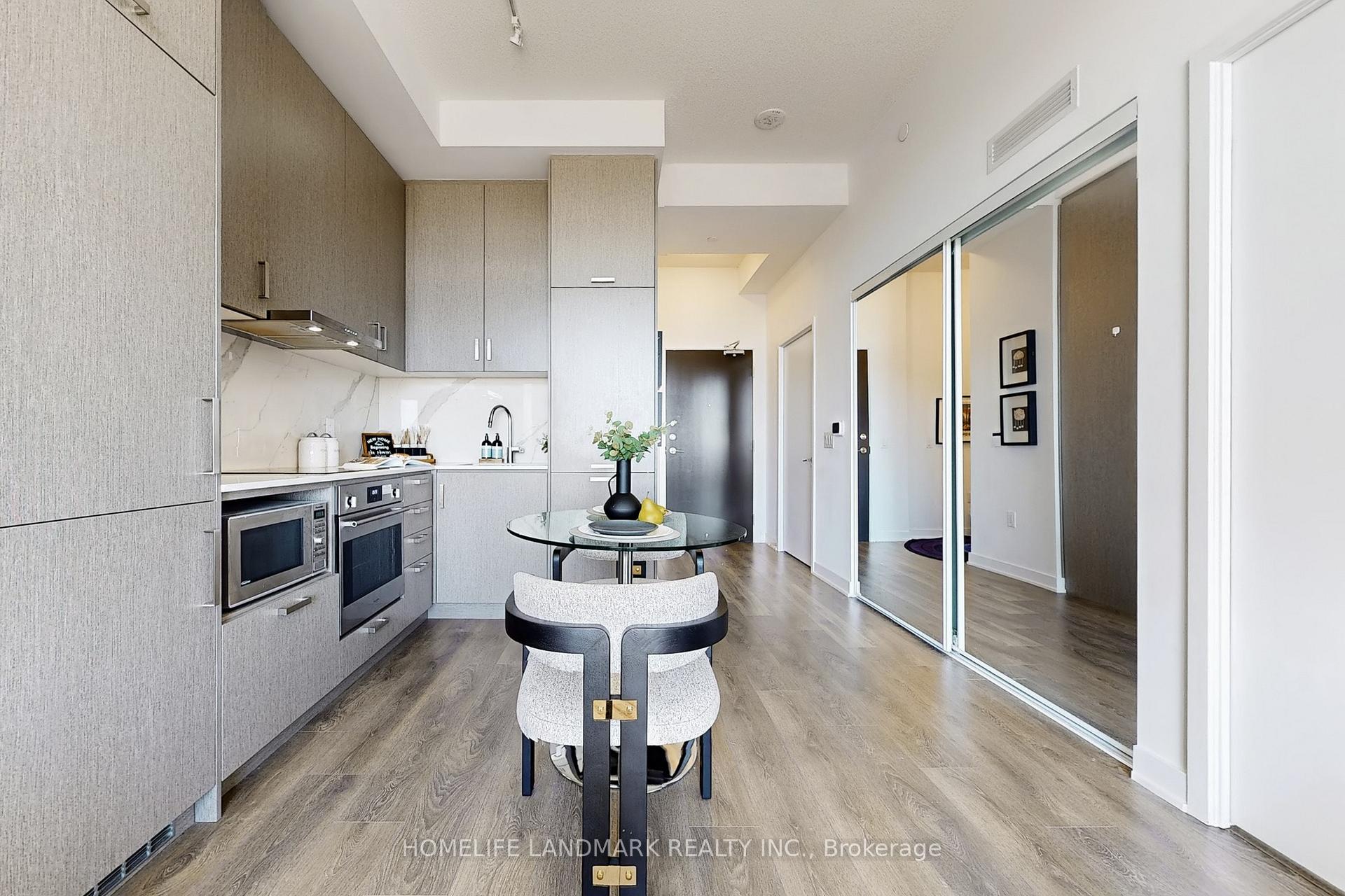 Photo 17 of Unit 912, 60 Honeycrisp Crescent, Vaughan, Vaughan Corporate Centre — HOMEH