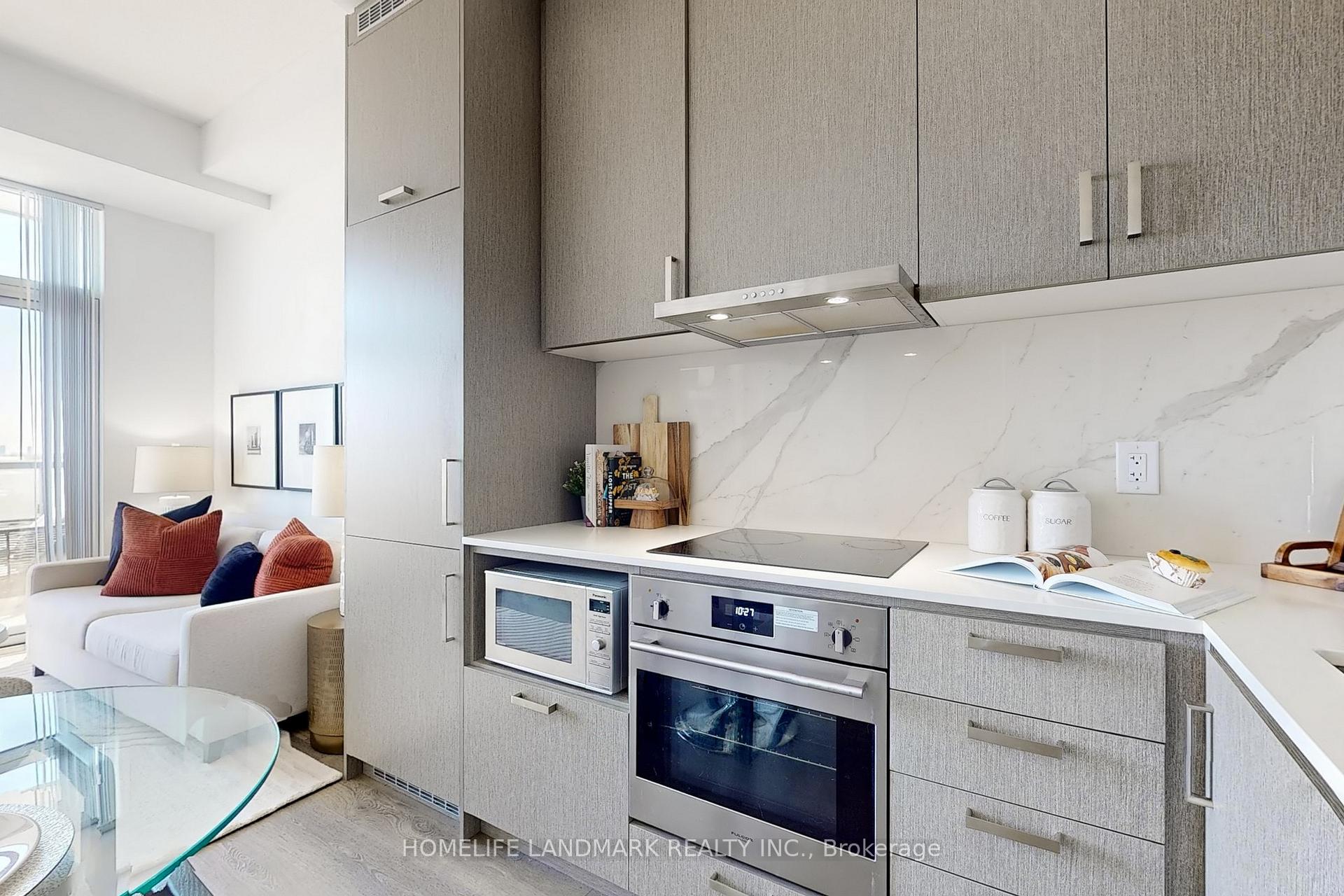 Photo 18 of Unit 912, 60 Honeycrisp Crescent, Vaughan, Vaughan Corporate Centre — HOMEH