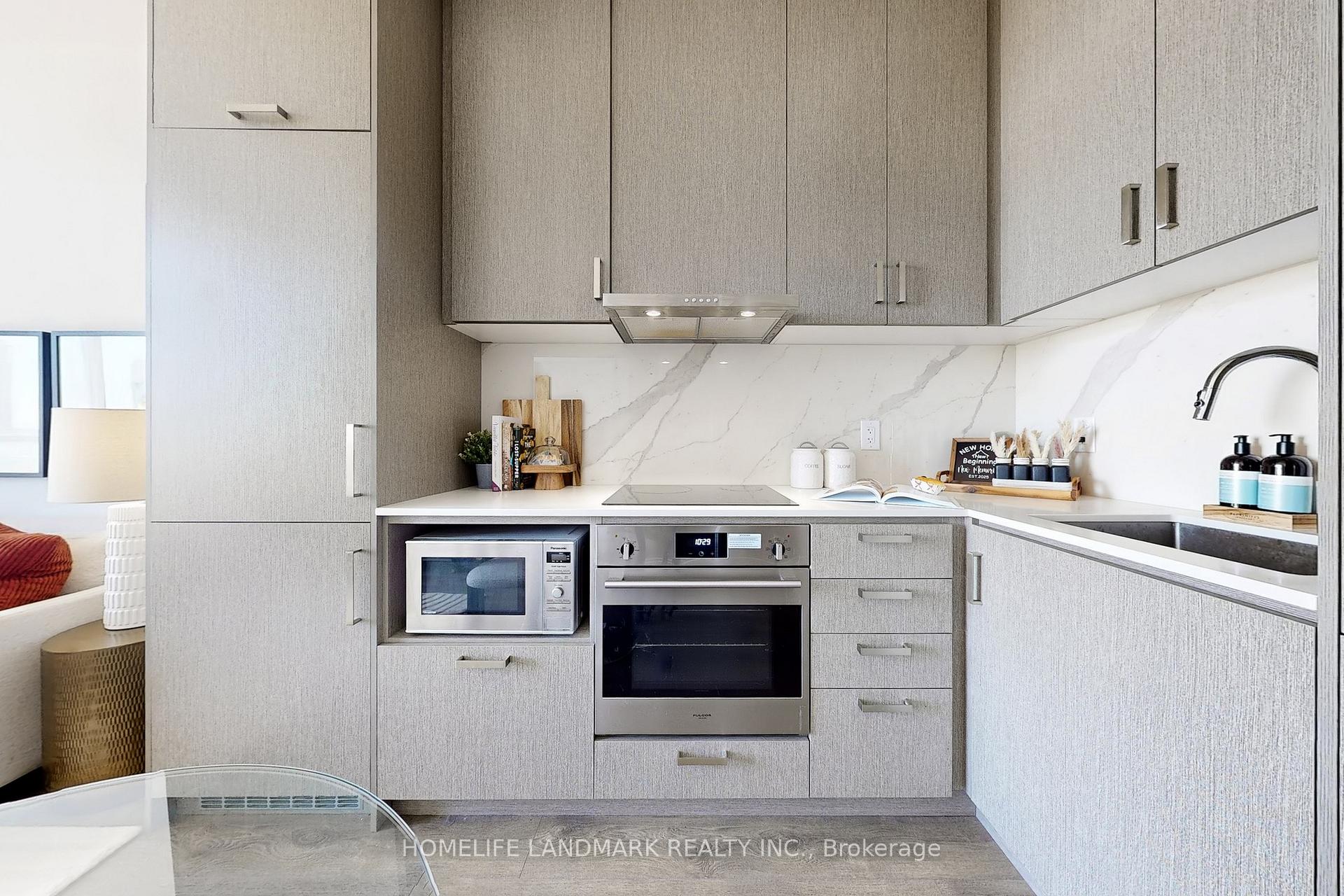 Photo 19 of Unit 912, 60 Honeycrisp Crescent, Vaughan, Vaughan Corporate Centre — HOMEH