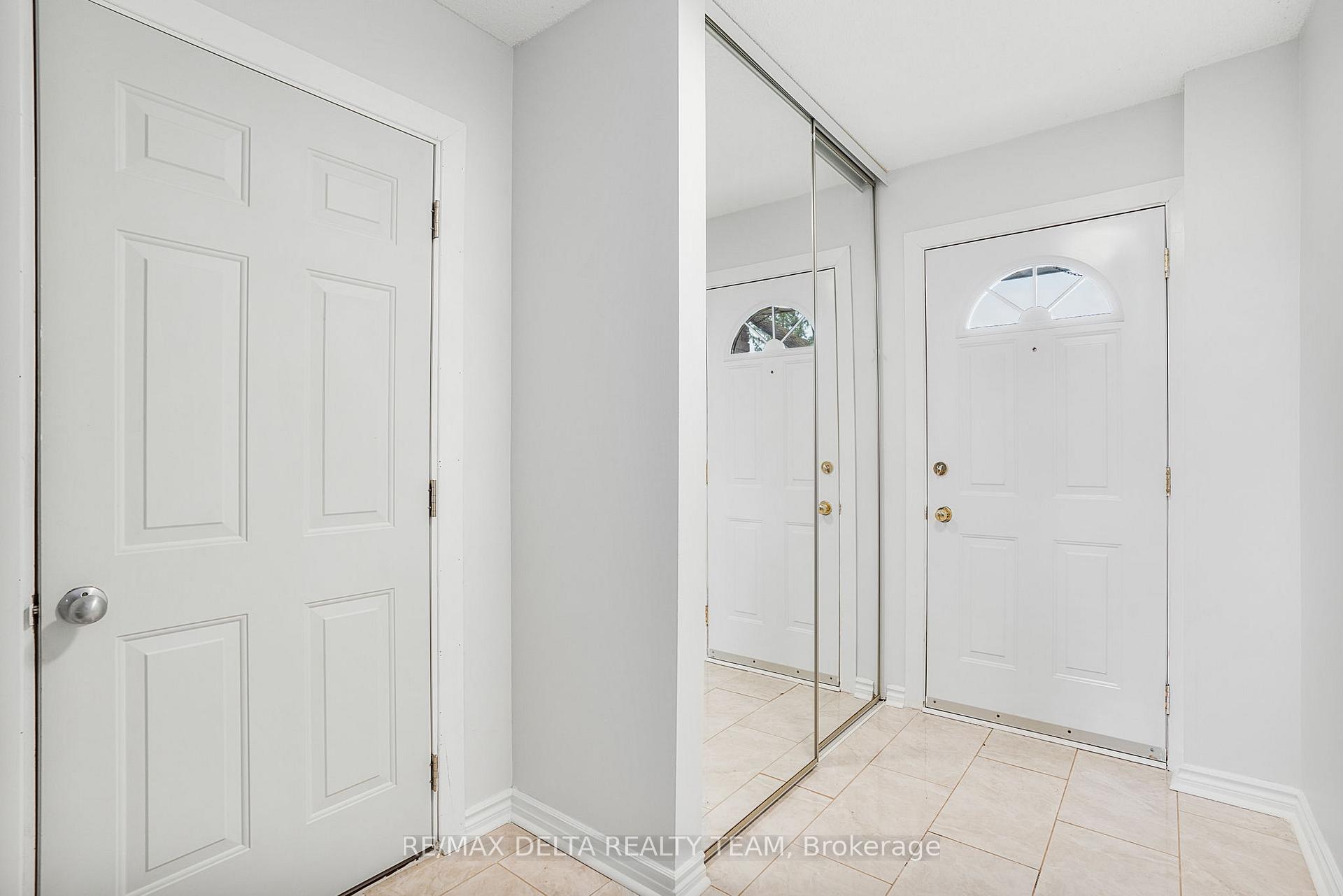 Photo 2 of Unit 49, 2115 Erinbrook Crescent, Ottawa, Sheffield Glen/Industrial Park — HOMEH