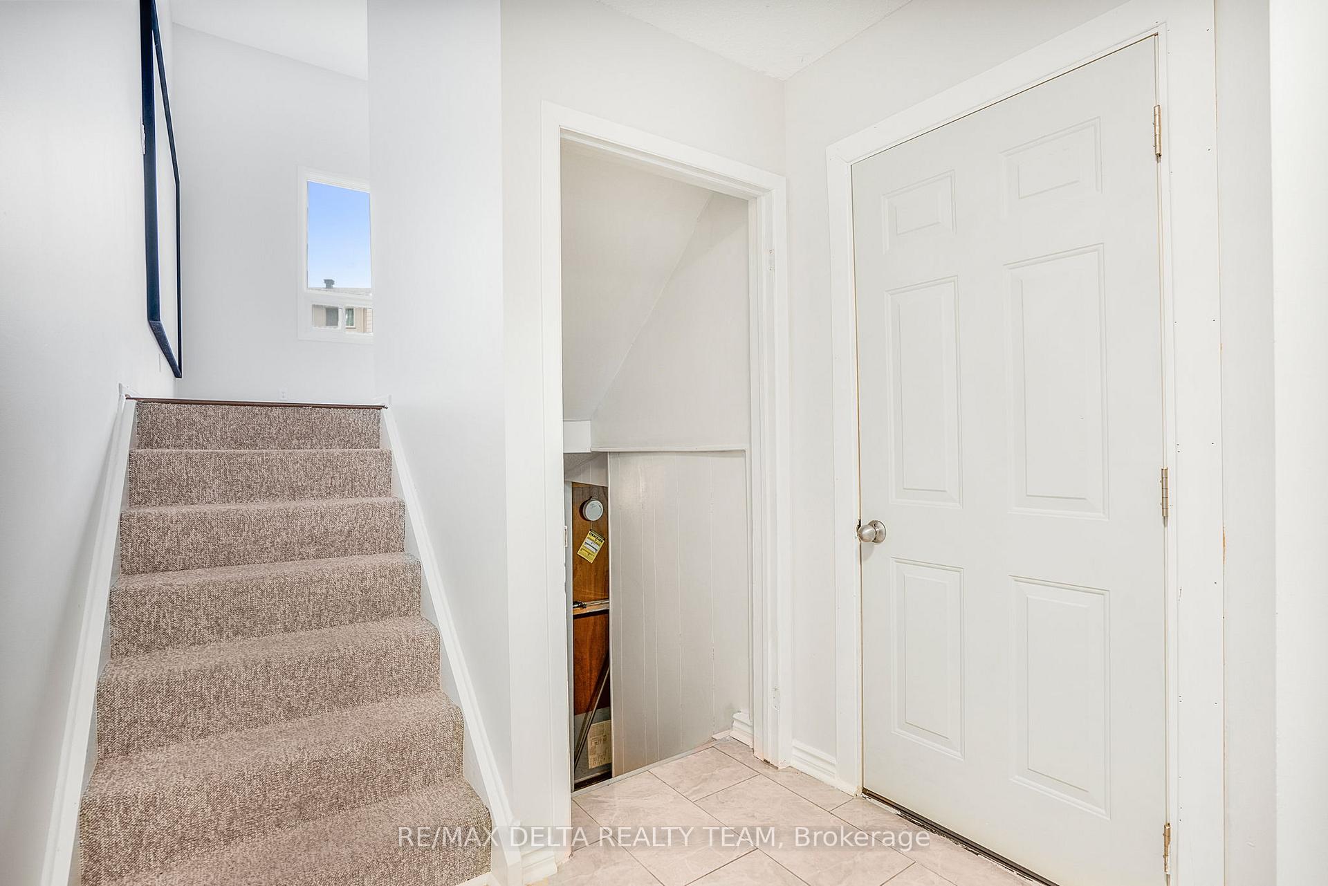 Photo 3 of Unit 49, 2115 Erinbrook Crescent, Ottawa, Sheffield Glen/Industrial Park — HOMEH