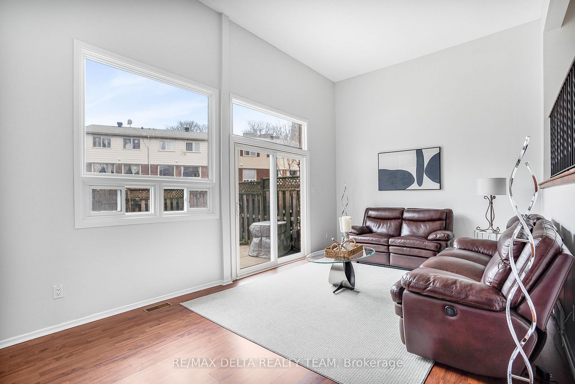 Photo 4 of Unit 49, 2115 Erinbrook Crescent, Ottawa, Sheffield Glen/Industrial Park — HOMEH