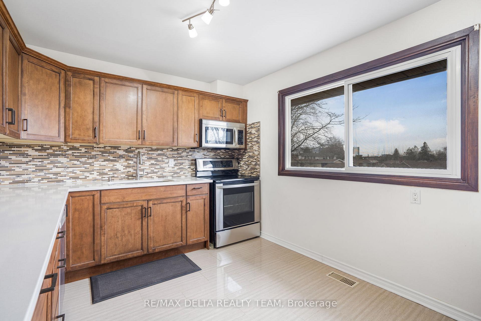 Photo 11 of Unit 49, 2115 Erinbrook Crescent, Ottawa, Sheffield Glen/Industrial Park — HOMEH