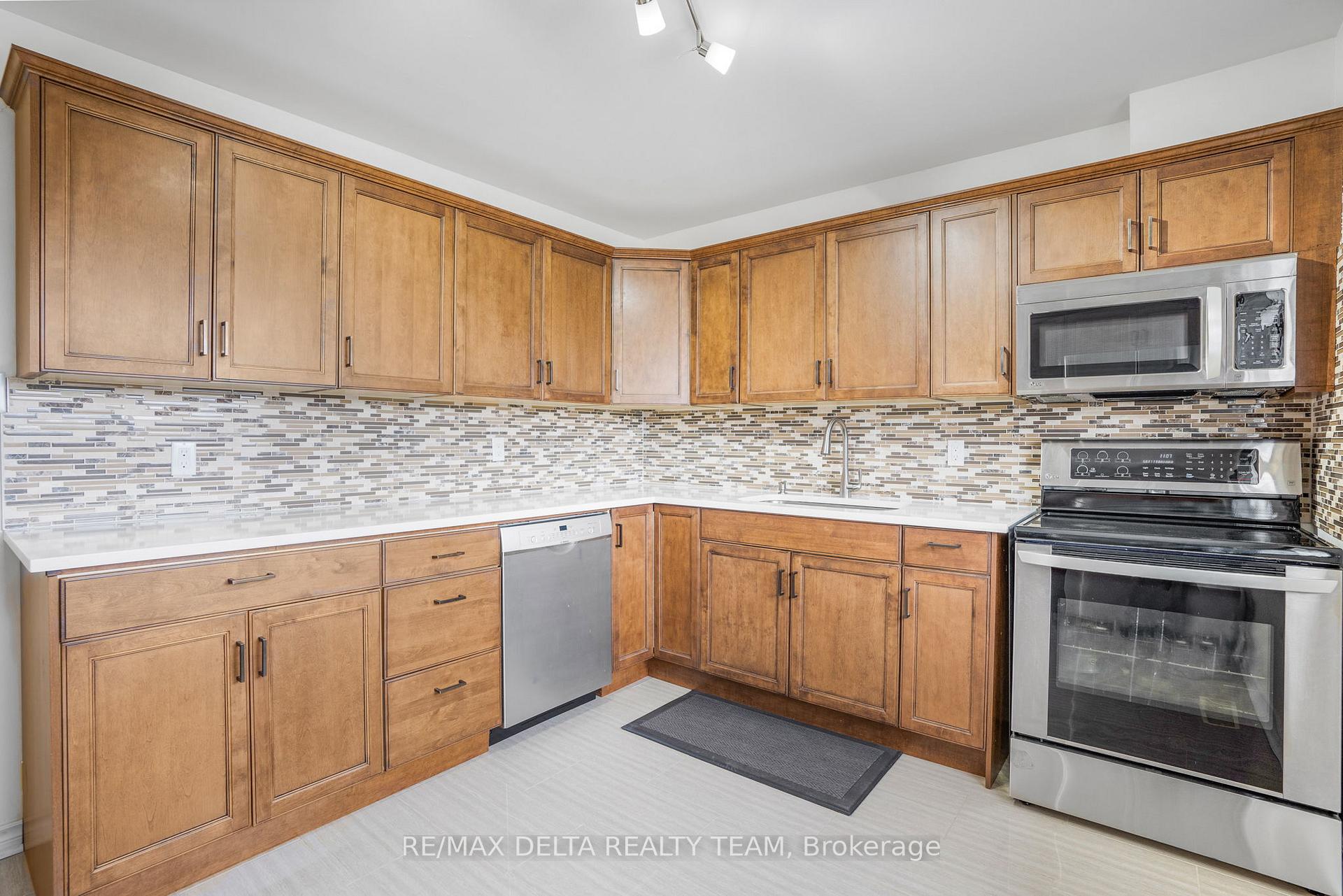 Photo 13 of Unit 49, 2115 Erinbrook Crescent, Ottawa, Sheffield Glen/Industrial Park — HOMEH