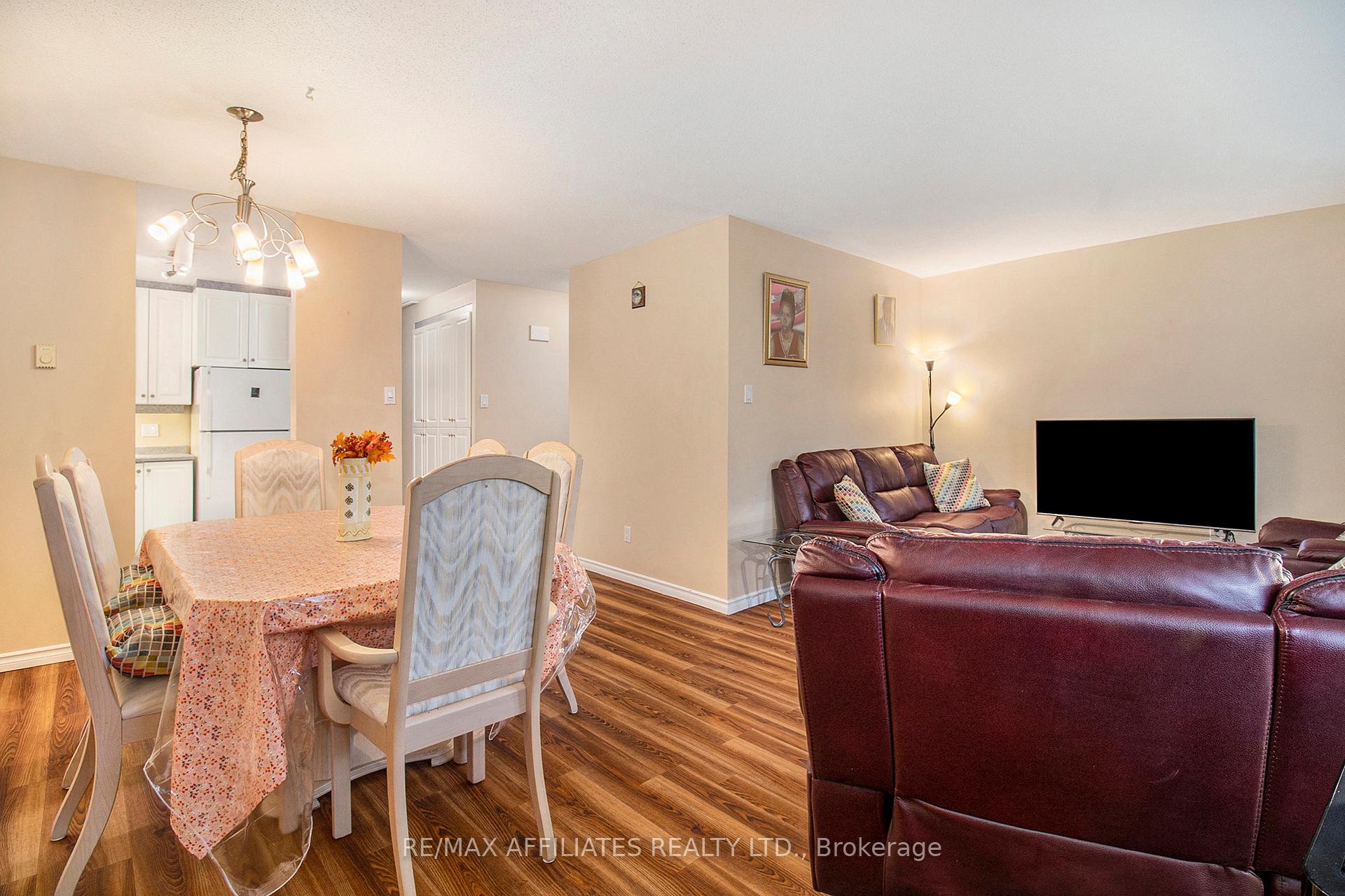 Photo 2 of Unit 403, 2000 Jasmine Crescent, Ottawa, Beacon Hill South — HOMEH