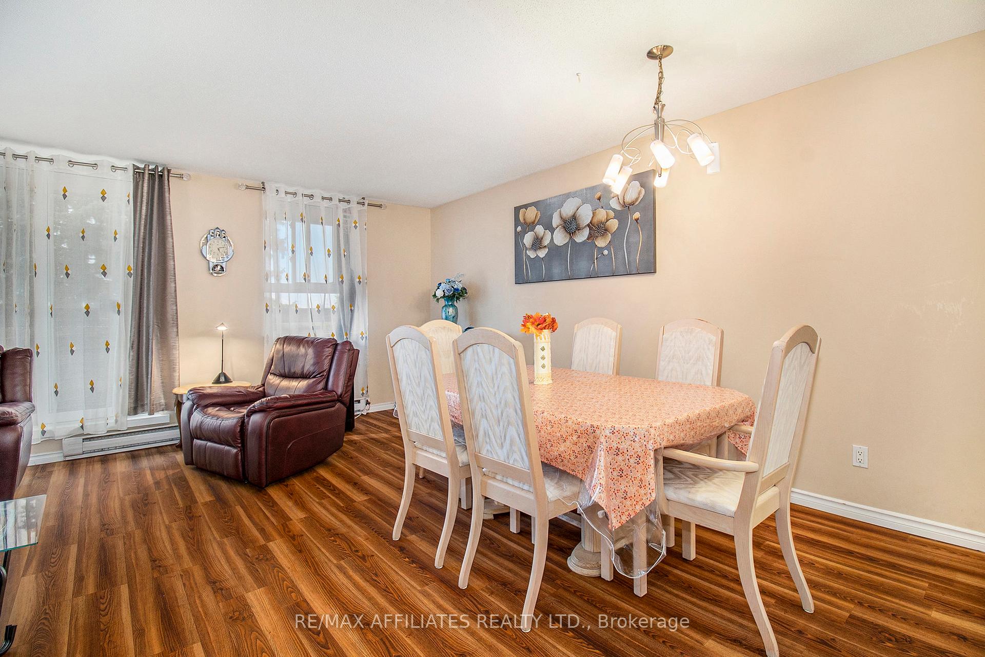 Photo 3 of Unit 403, 2000 Jasmine Crescent, Ottawa, Beacon Hill South — HOMEH