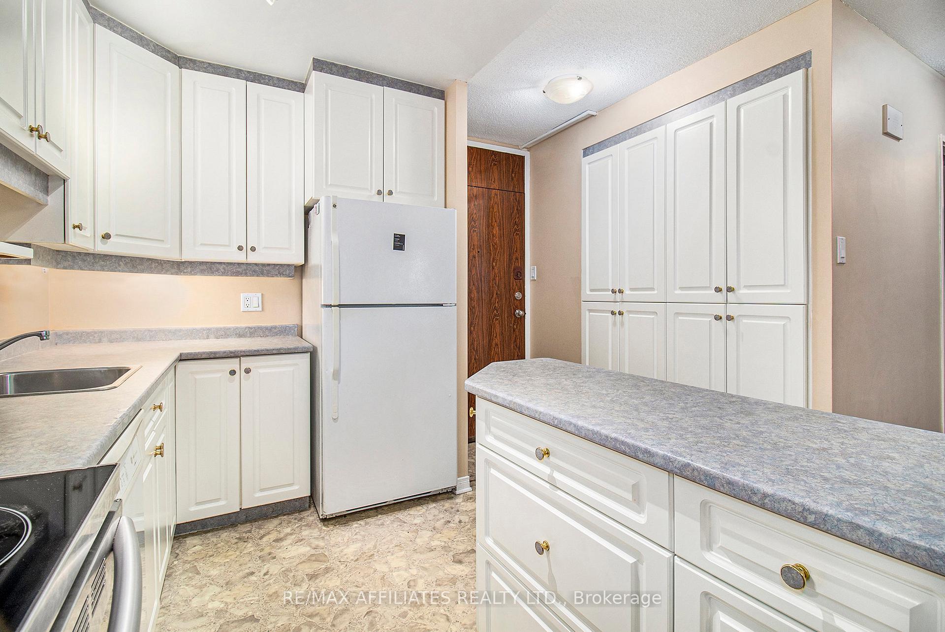 Photo 6 of Unit 403, 2000 Jasmine Crescent, Ottawa, Beacon Hill South — HOMEH