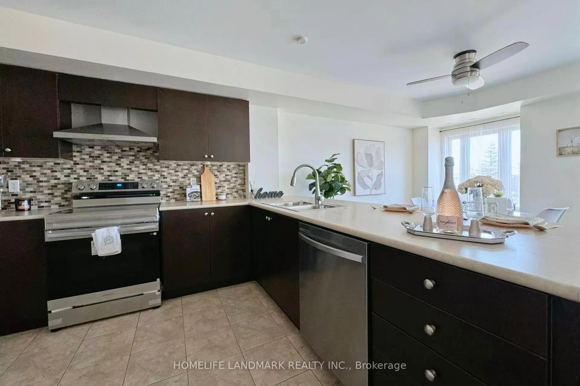 Photo 3 of Unit 215, 320 John Street, Markham, Aileen-Willowbrook — HOMEH