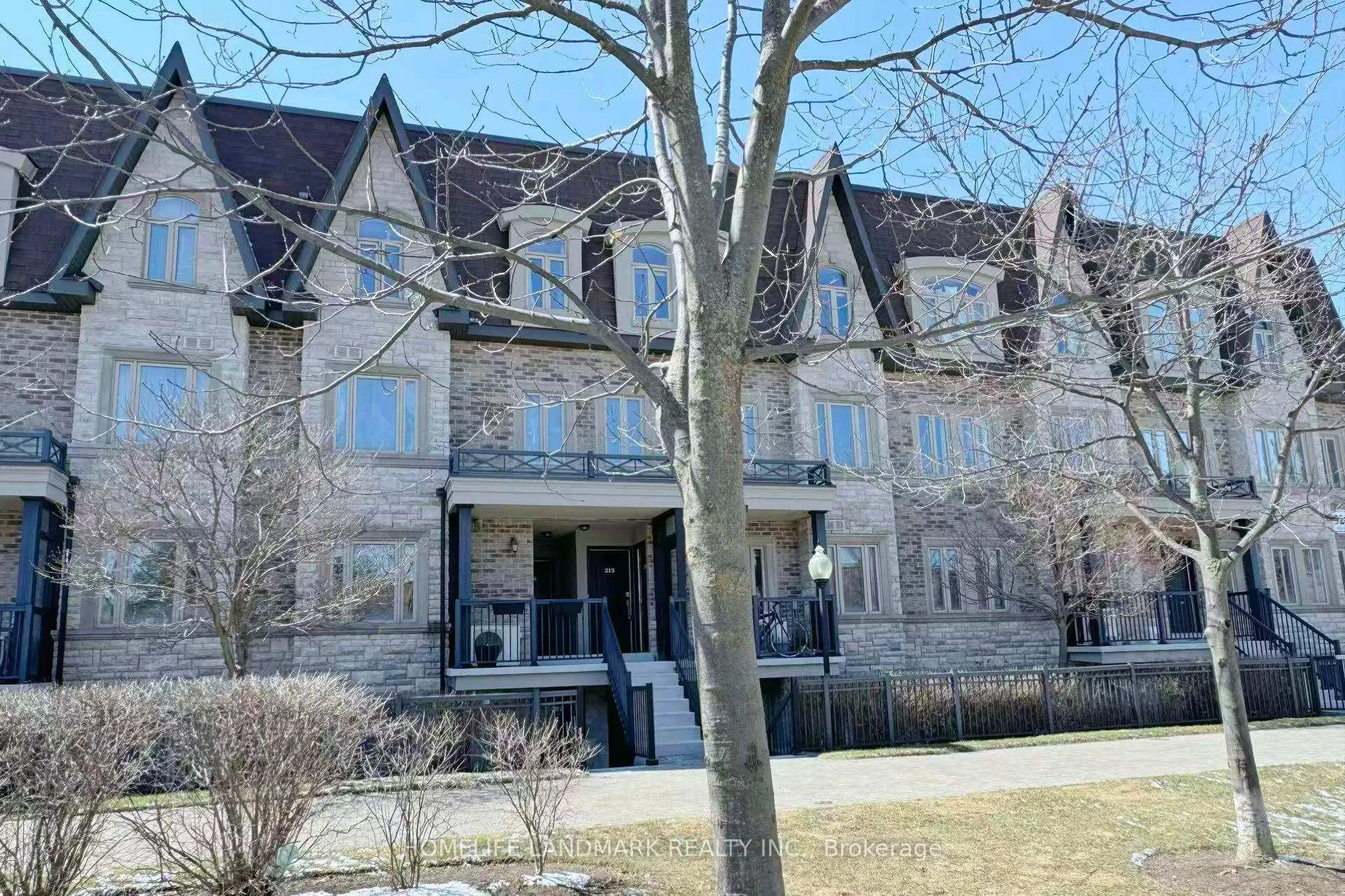Photo 4 of Unit 215, 320 John Street, Markham, Aileen-Willowbrook — HOMEH