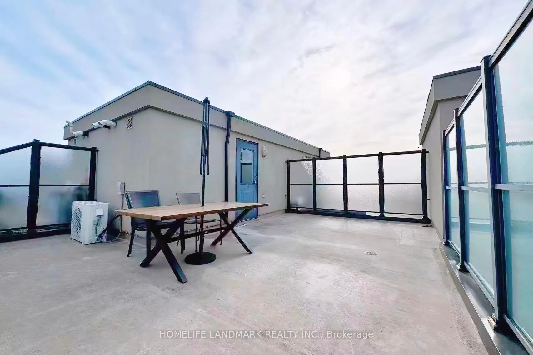 Photo 5 of Unit 215, 320 John Street, Markham, Aileen-Willowbrook — HOMEH