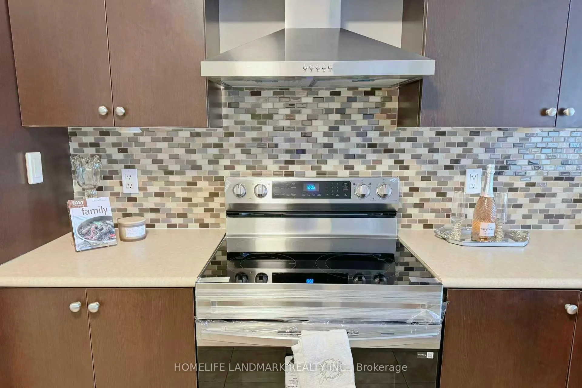 Photo 12 of Unit 215, 320 John Street, Markham, Aileen-Willowbrook — HOMEH