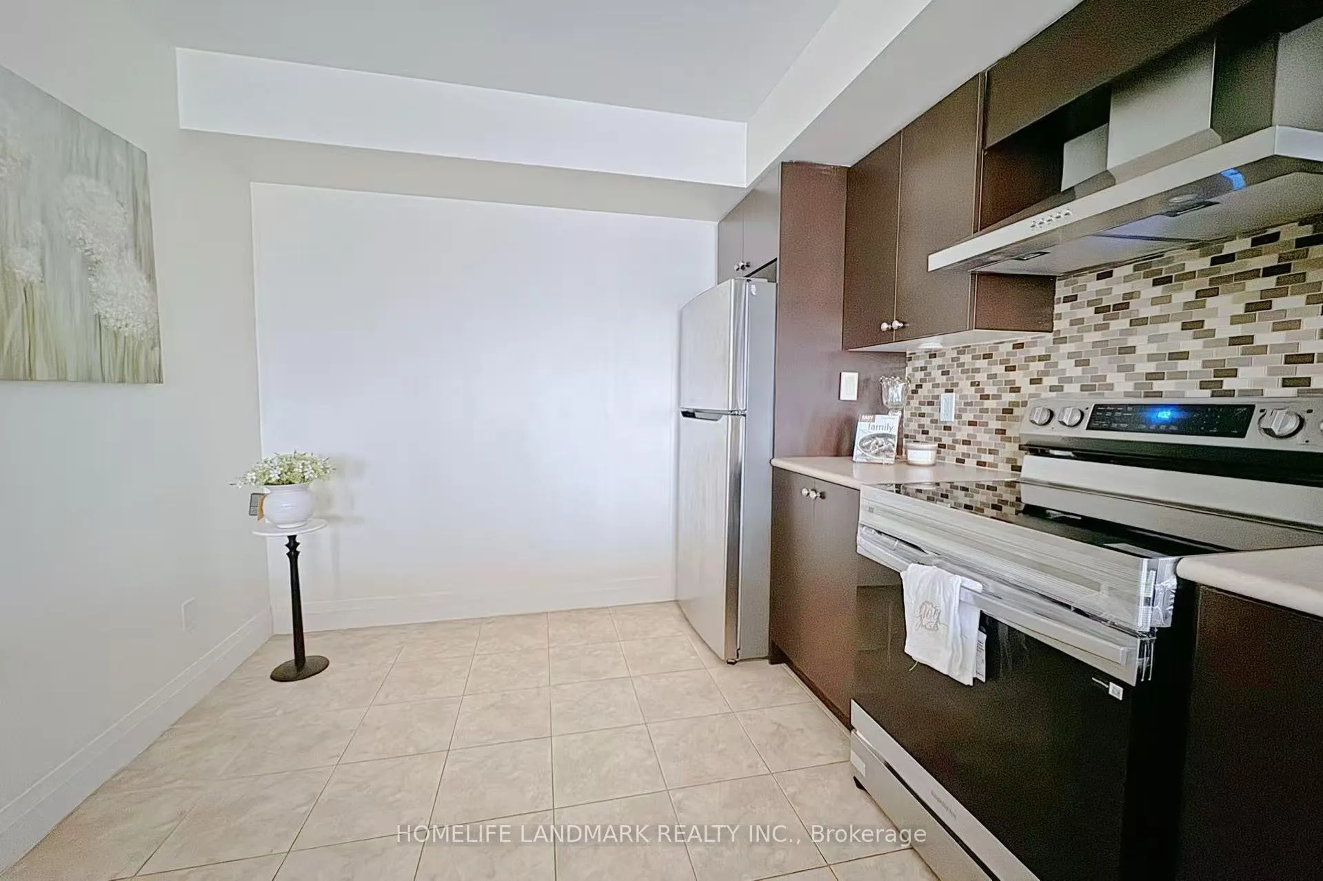 Photo 13 of Unit 215, 320 John Street, Markham, Aileen-Willowbrook — HOMEH