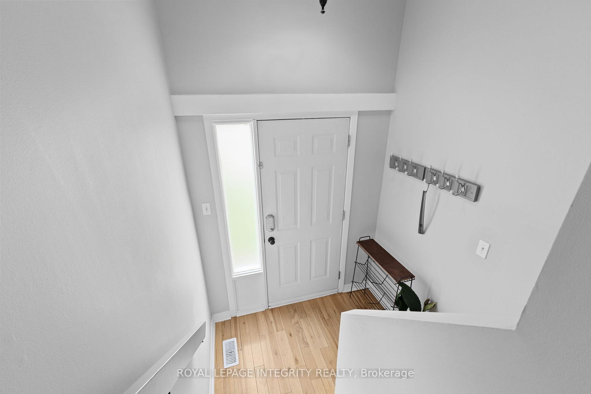 Photo 4 of 316 Woodfield Drive, Ottawa, Tanglewood — HOMEH
