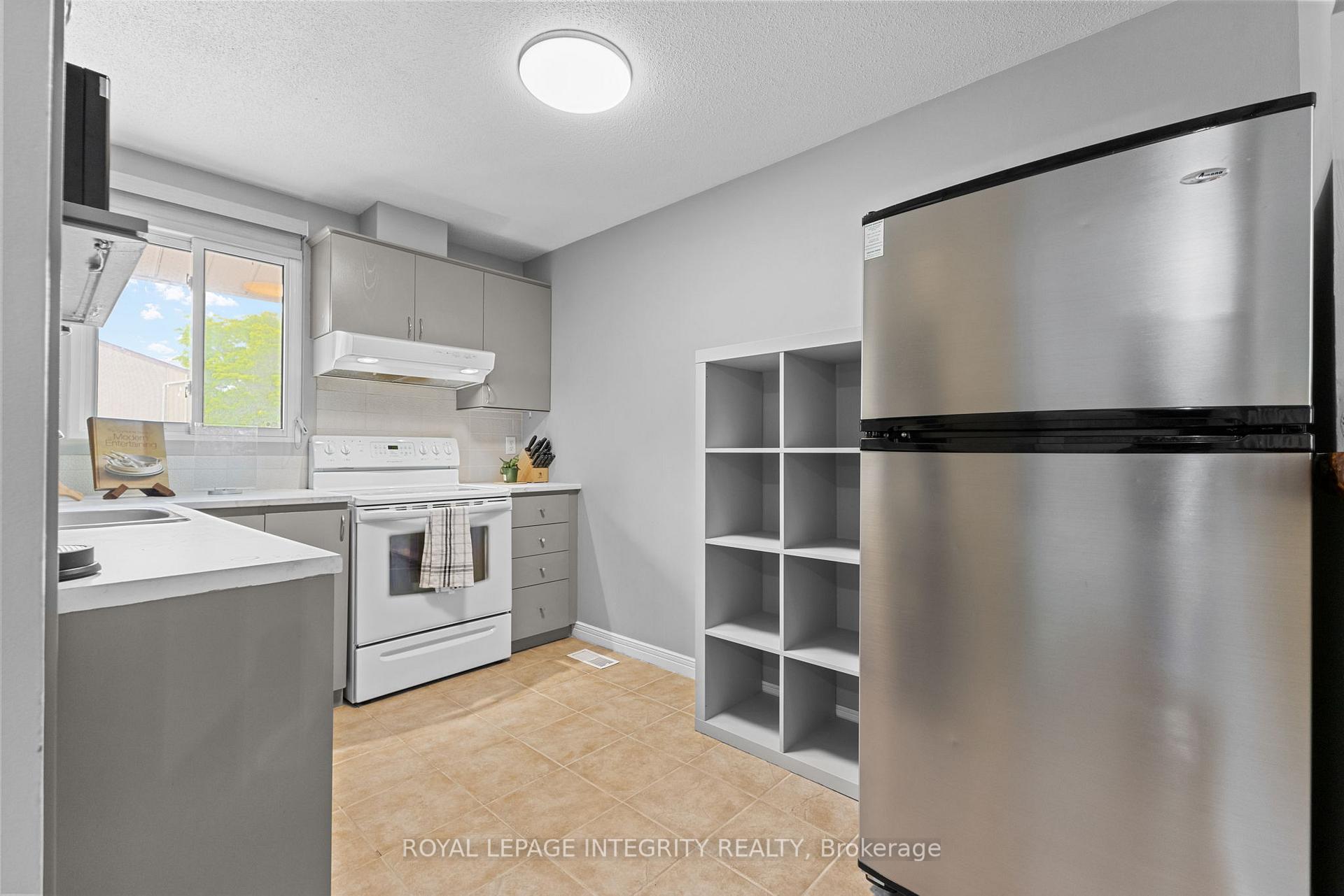 Photo 5 of 316 Woodfield Drive, Ottawa, Tanglewood — HOMEH