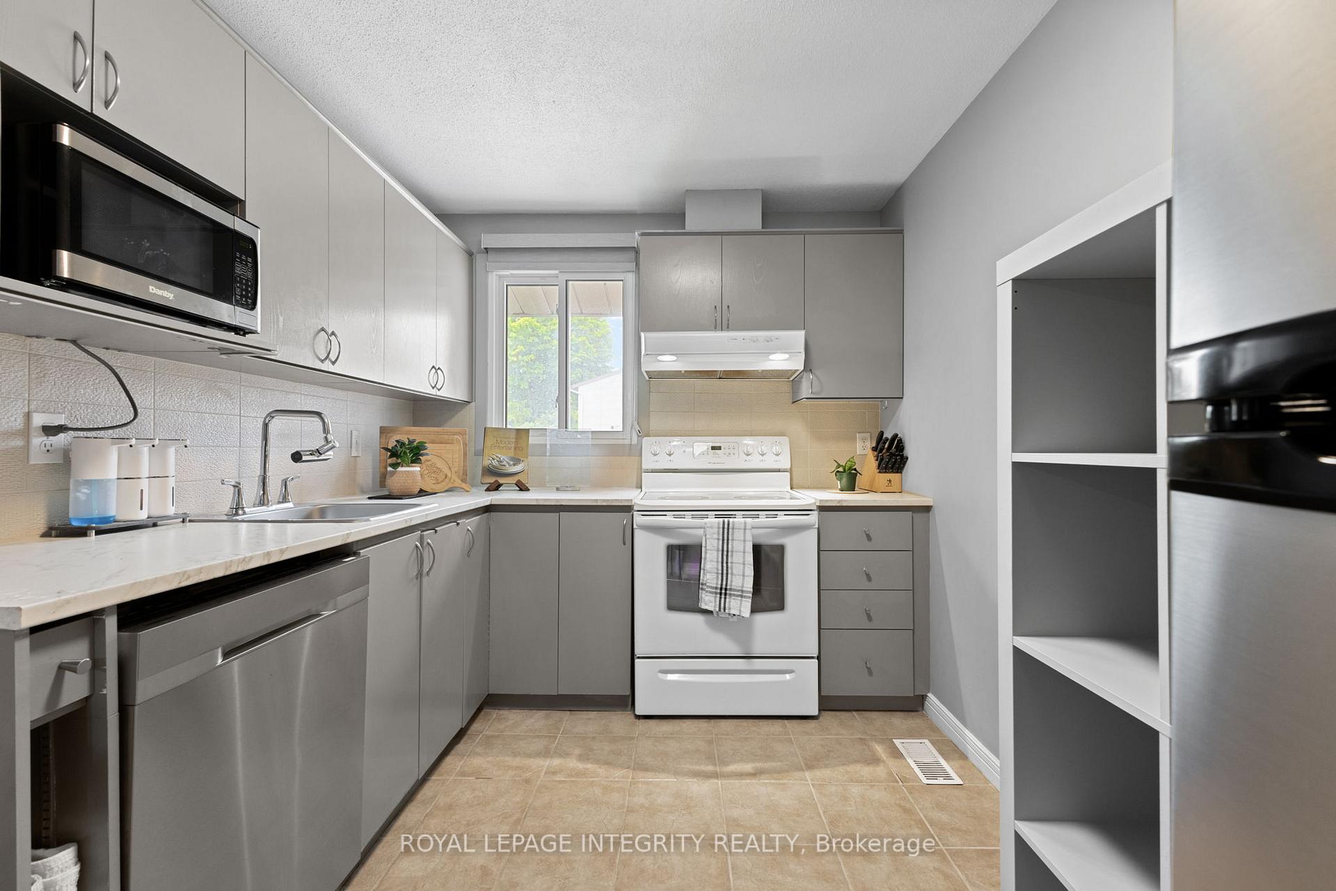 Photo 8 of 316 Woodfield Drive, Ottawa, Tanglewood — HOMEH