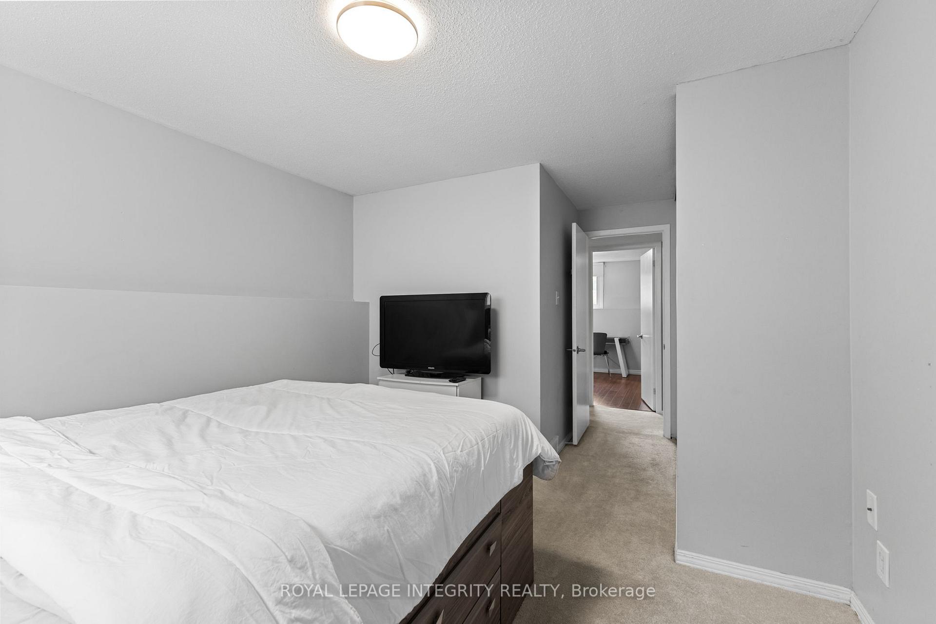 Photo 25 of 316 Woodfield Drive, Ottawa, Tanglewood — HOMEH