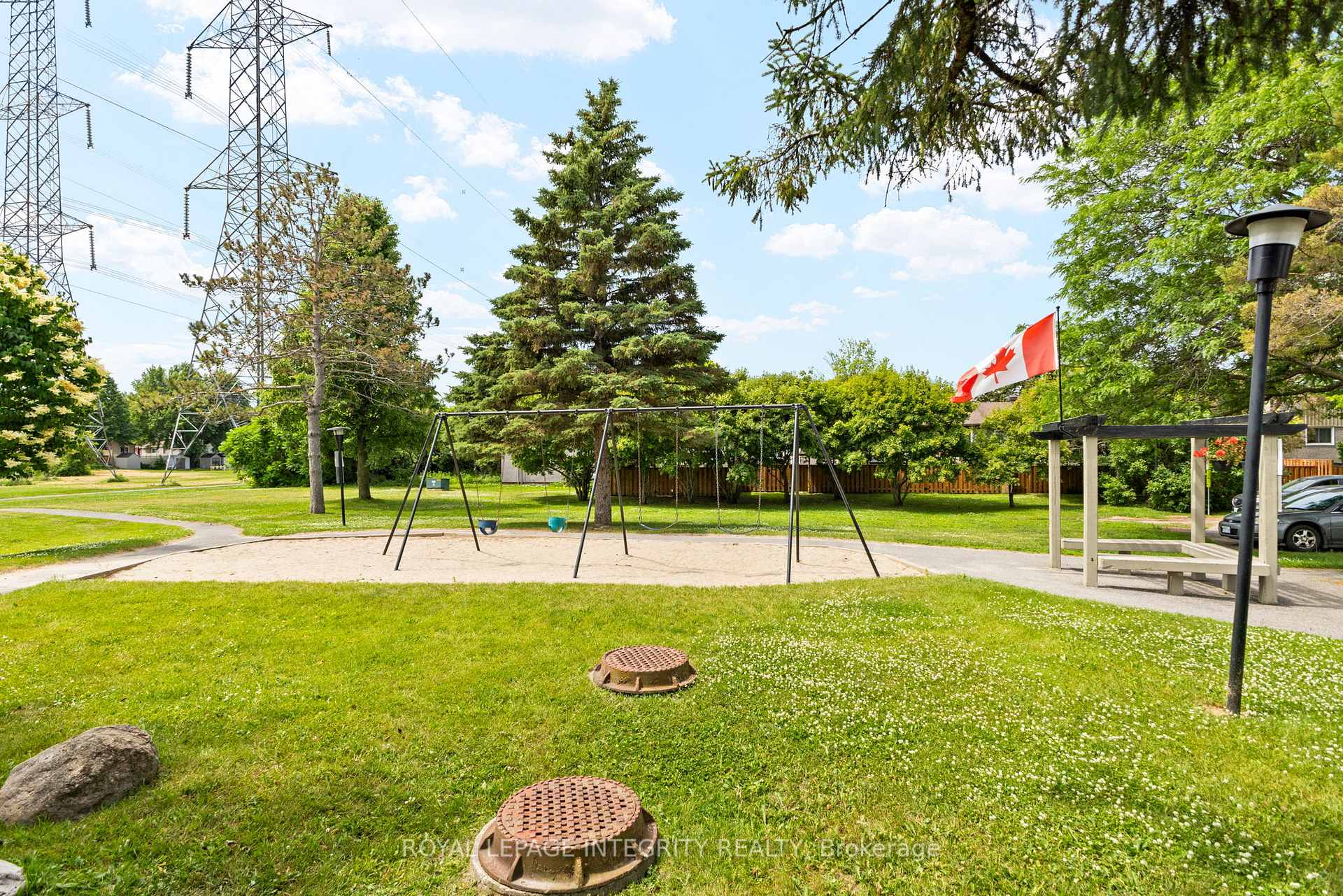 Photo 33 of 316 Woodfield Drive, Ottawa, Tanglewood — HOMEH