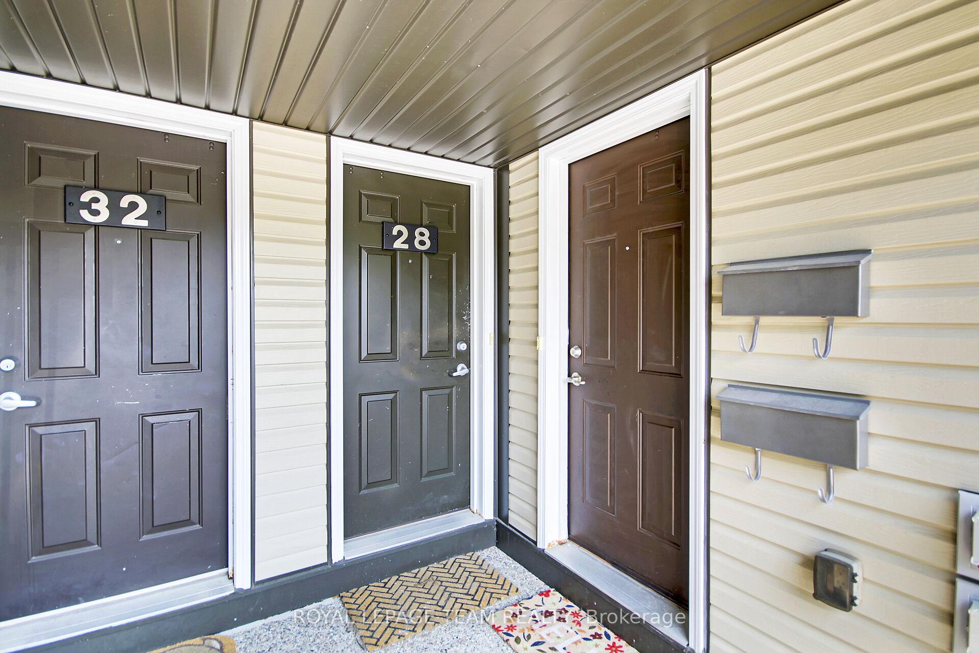 Photo 3 of 26 Argent Private, Ottawa, Kanata - Morgan's Grant/South March — HOMEH