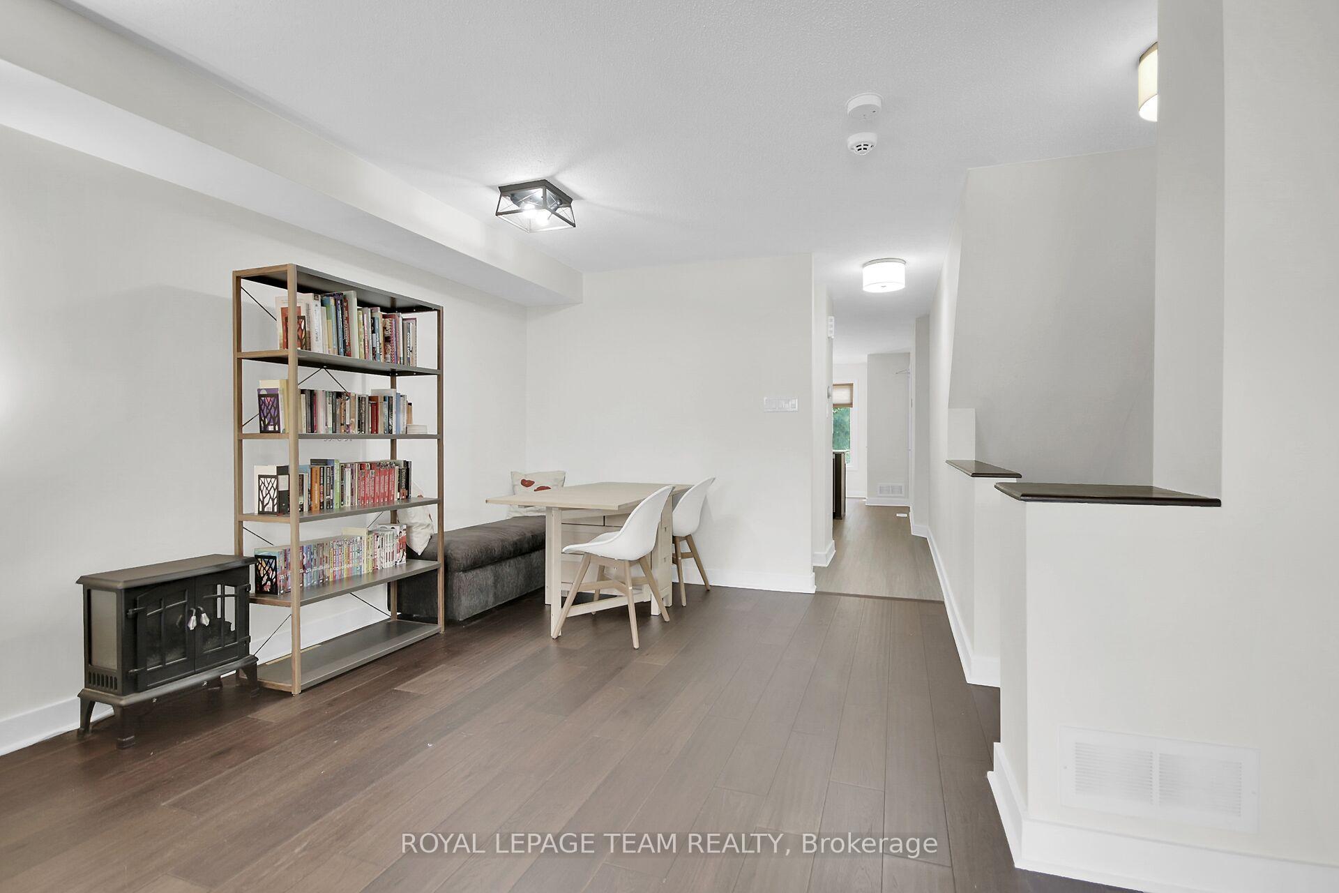 Photo 5 of 26 Argent Private, Ottawa, Kanata - Morgan's Grant/South March — HOMEH