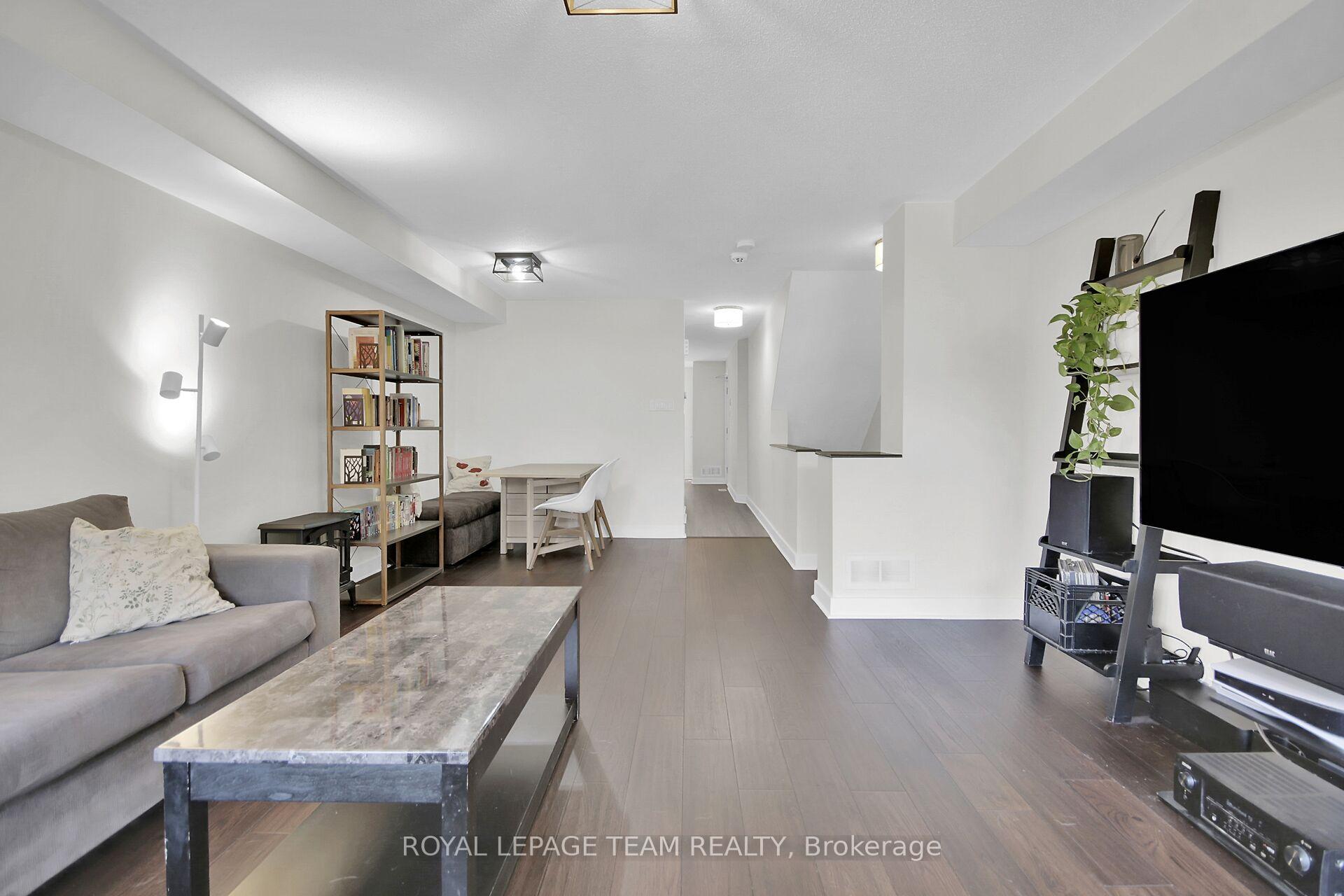 Photo 6 of 26 Argent Private, Ottawa, Kanata - Morgan's Grant/South March — HOMEH