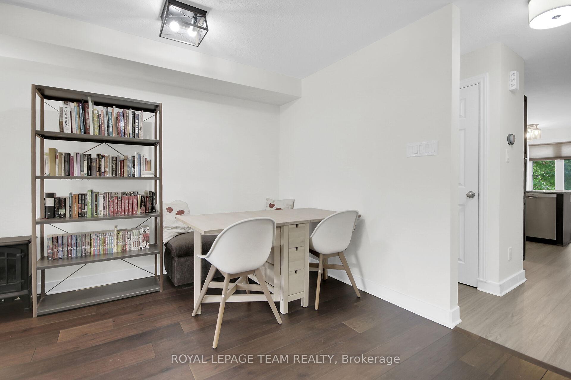 Photo 7 of 26 Argent Private, Ottawa, Kanata - Morgan's Grant/South March — HOMEH