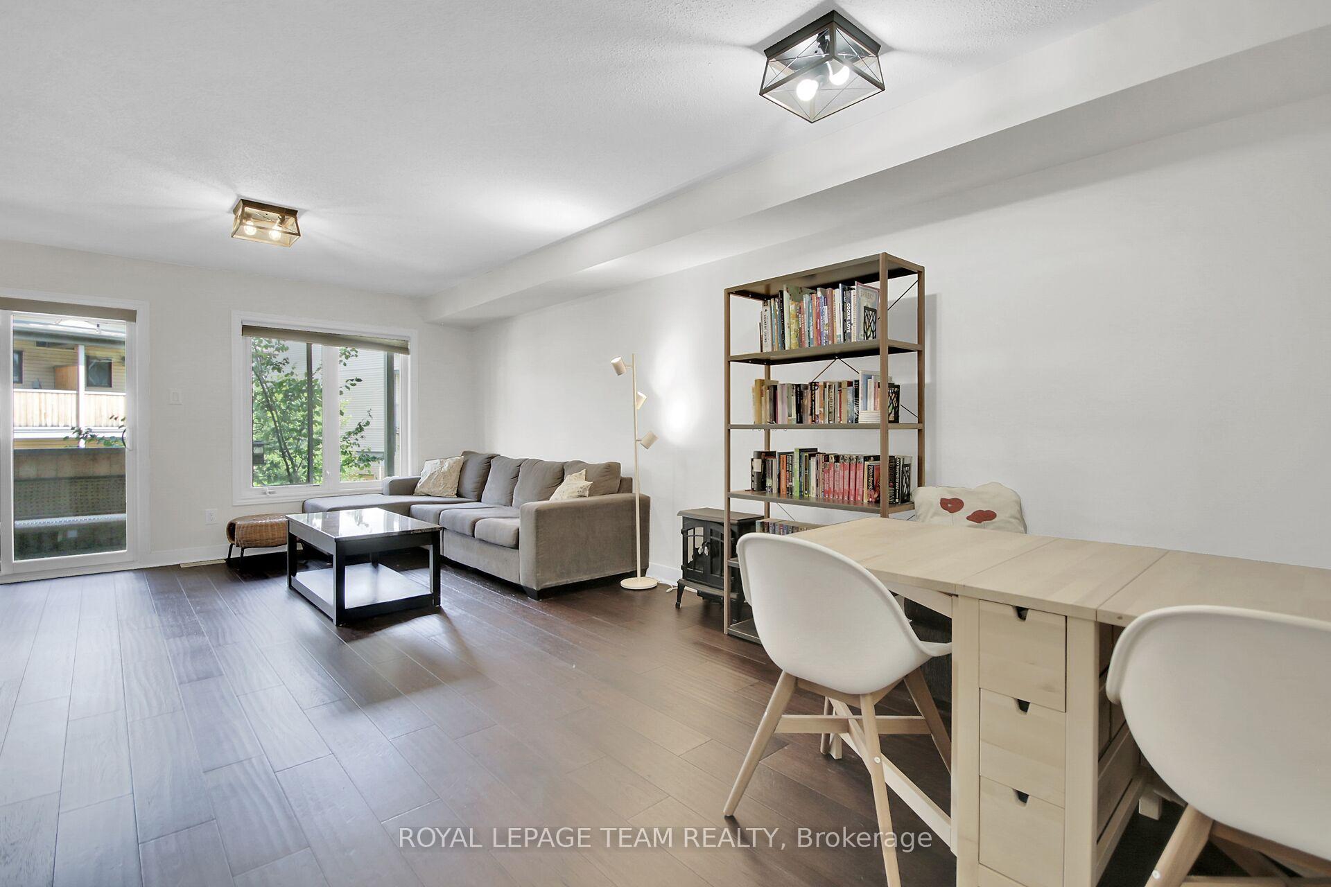 Photo 8 of 26 Argent Private, Ottawa, Kanata - Morgan's Grant/South March — HOMEH