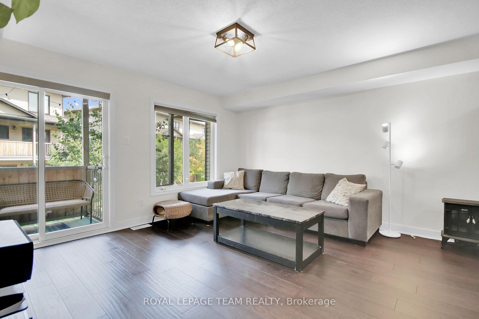 Photo 10 of 26 Argent Private, Ottawa, Kanata - Morgan's Grant/South March — HOMEH