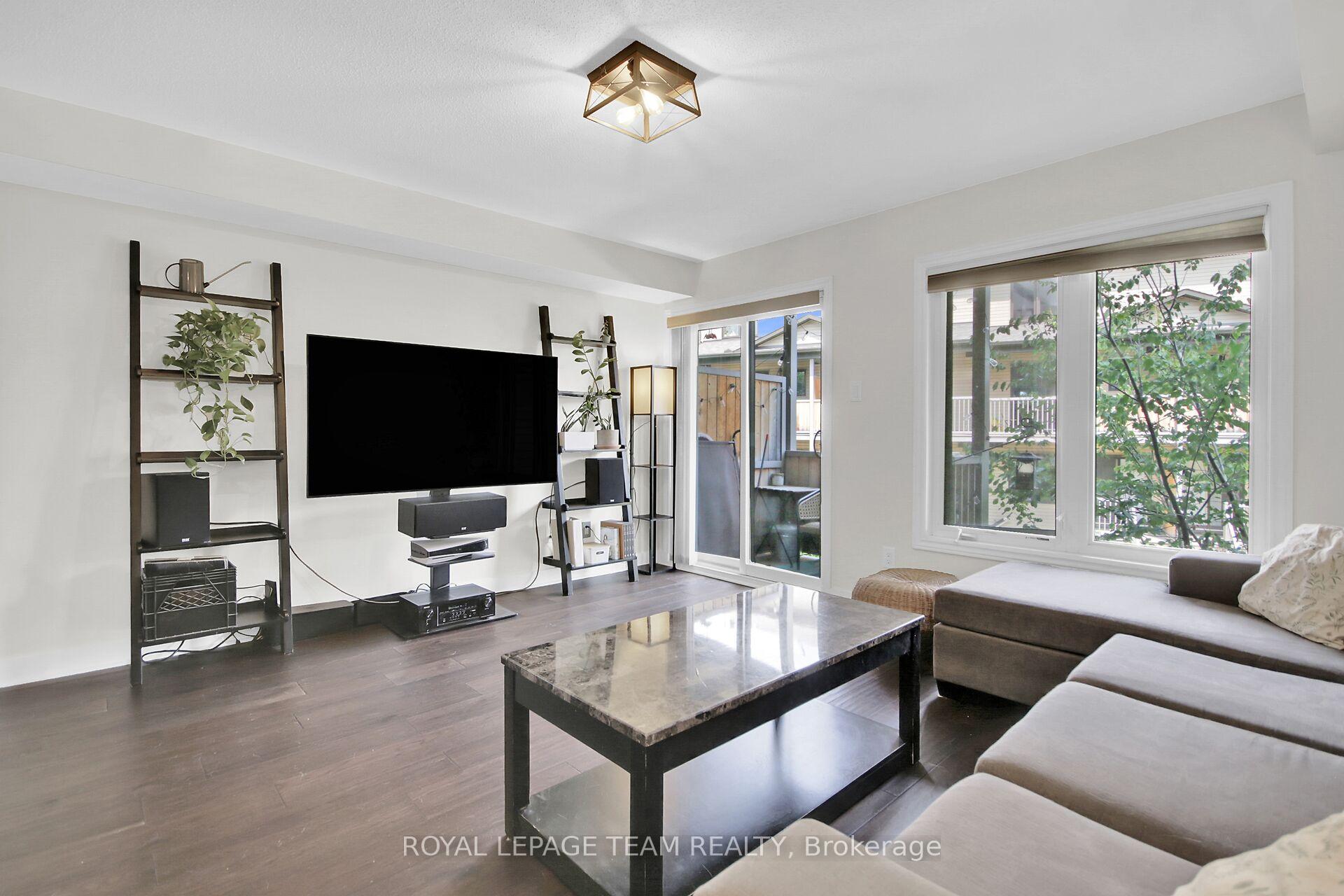 Photo 11 of 26 Argent Private, Ottawa, Kanata - Morgan's Grant/South March — HOMEH