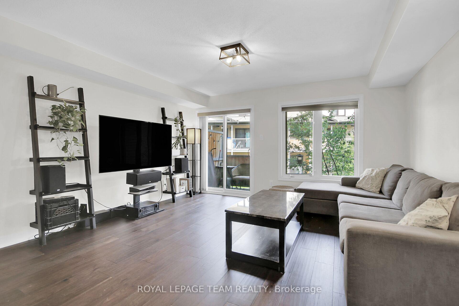 Photo 12 of 26 Argent Private, Ottawa, Kanata - Morgan's Grant/South March — HOMEH