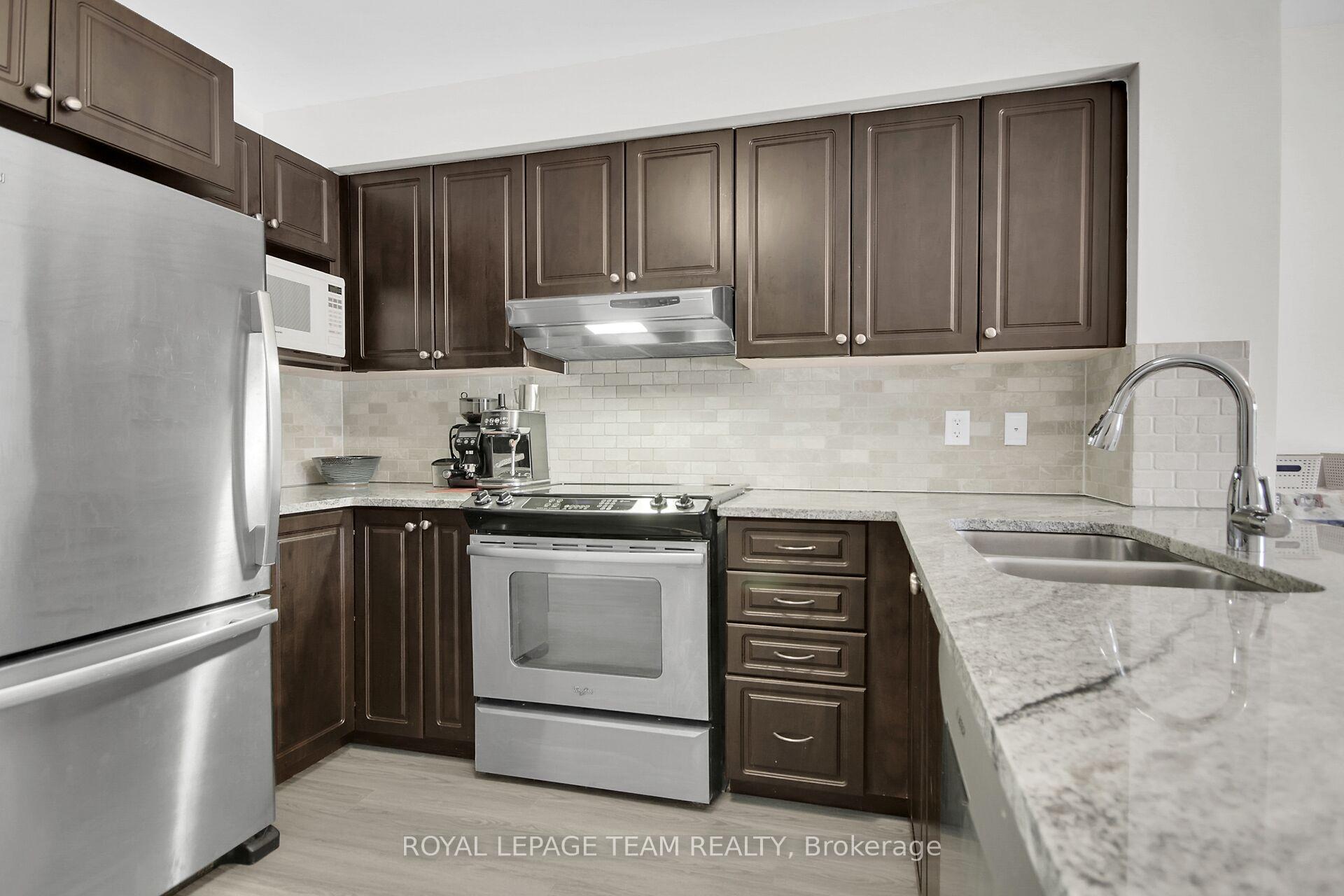 Photo 13 of 26 Argent Private, Ottawa, Kanata - Morgan's Grant/South March — HOMEH